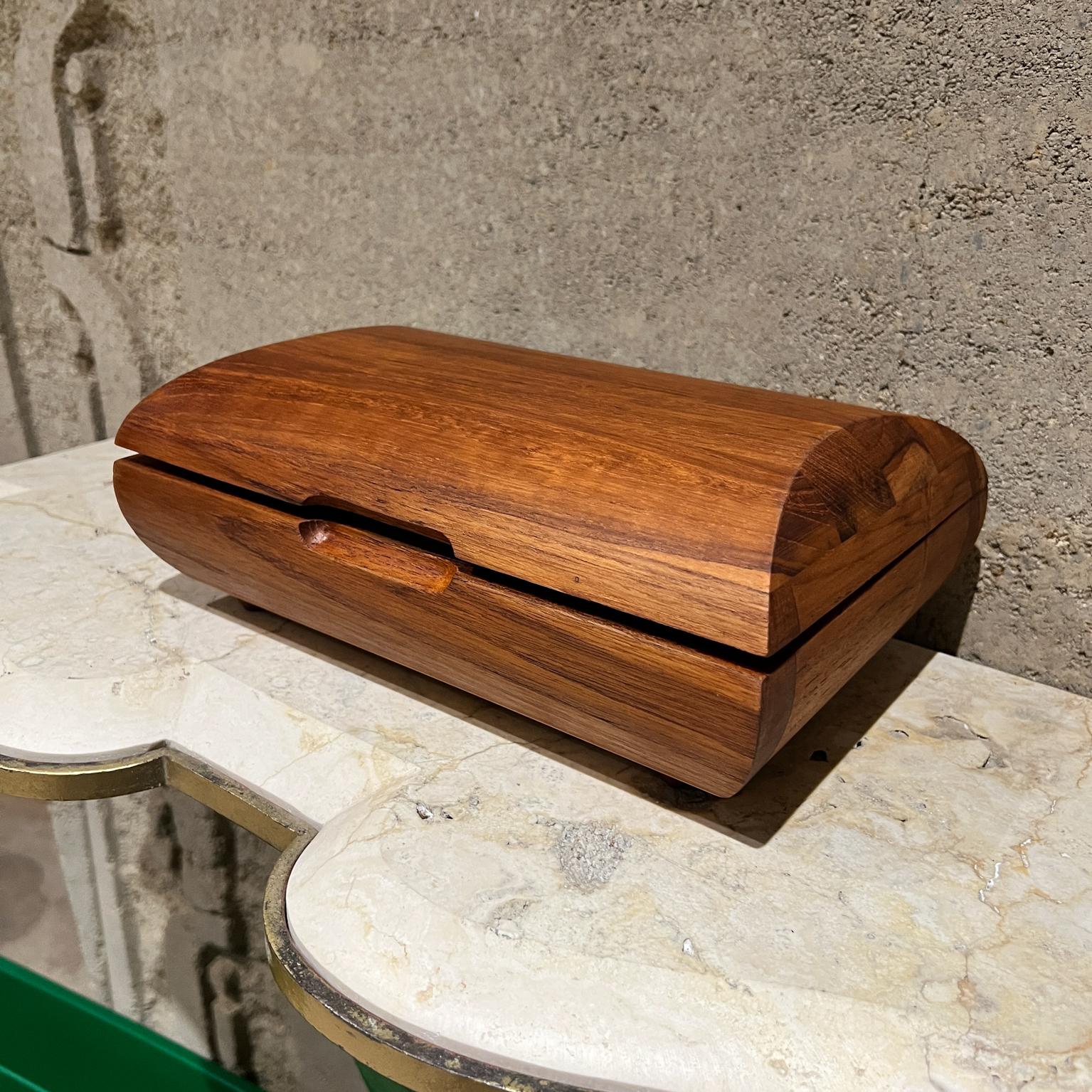 Joyero modernista de teca Moderno de mediados de siglo en venta