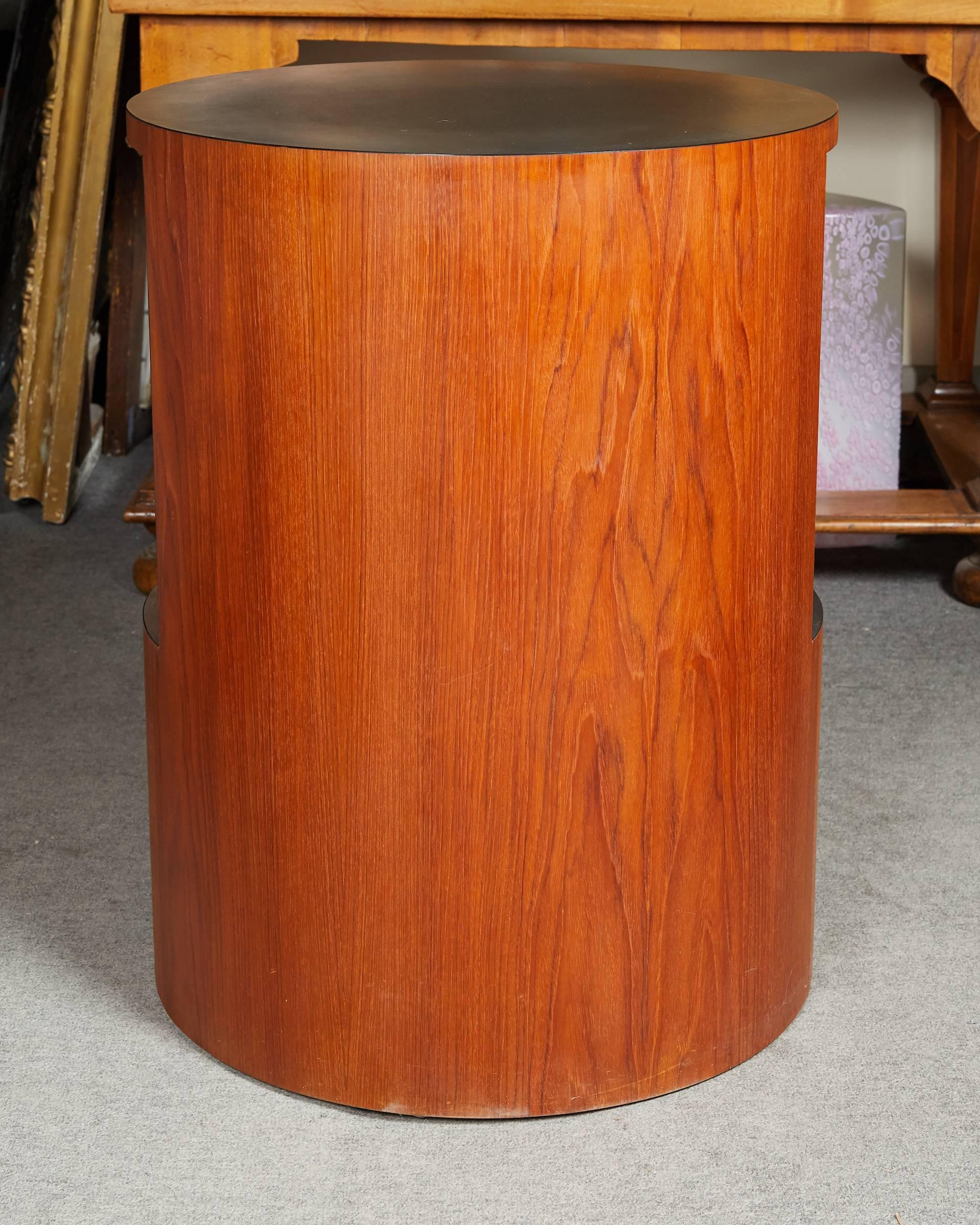 Modernist Teak Side Table by RS Associates In Excellent Condition In Montreal, QC