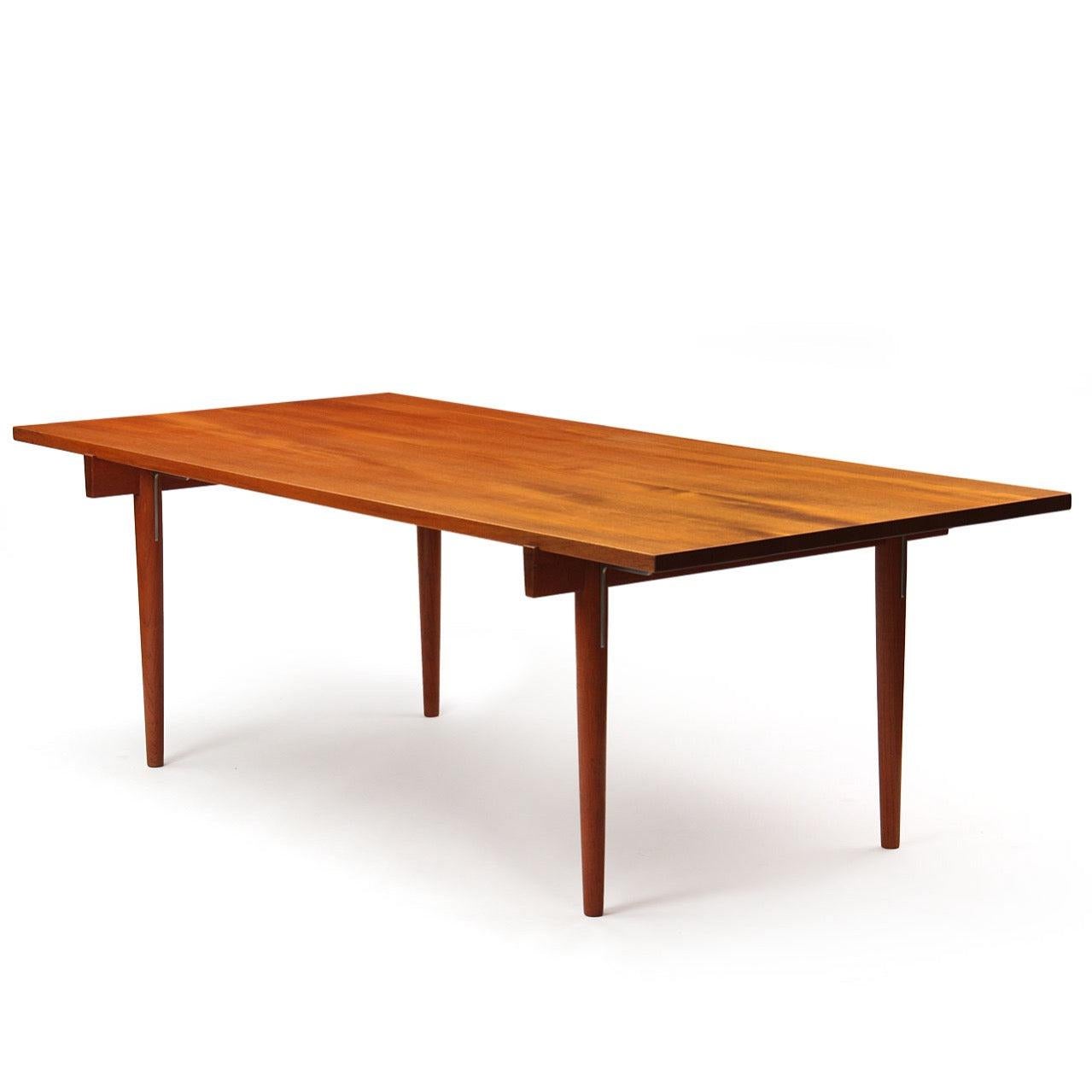 Rare table de bureau ou de salle à manger minimaliste en teck massif.
