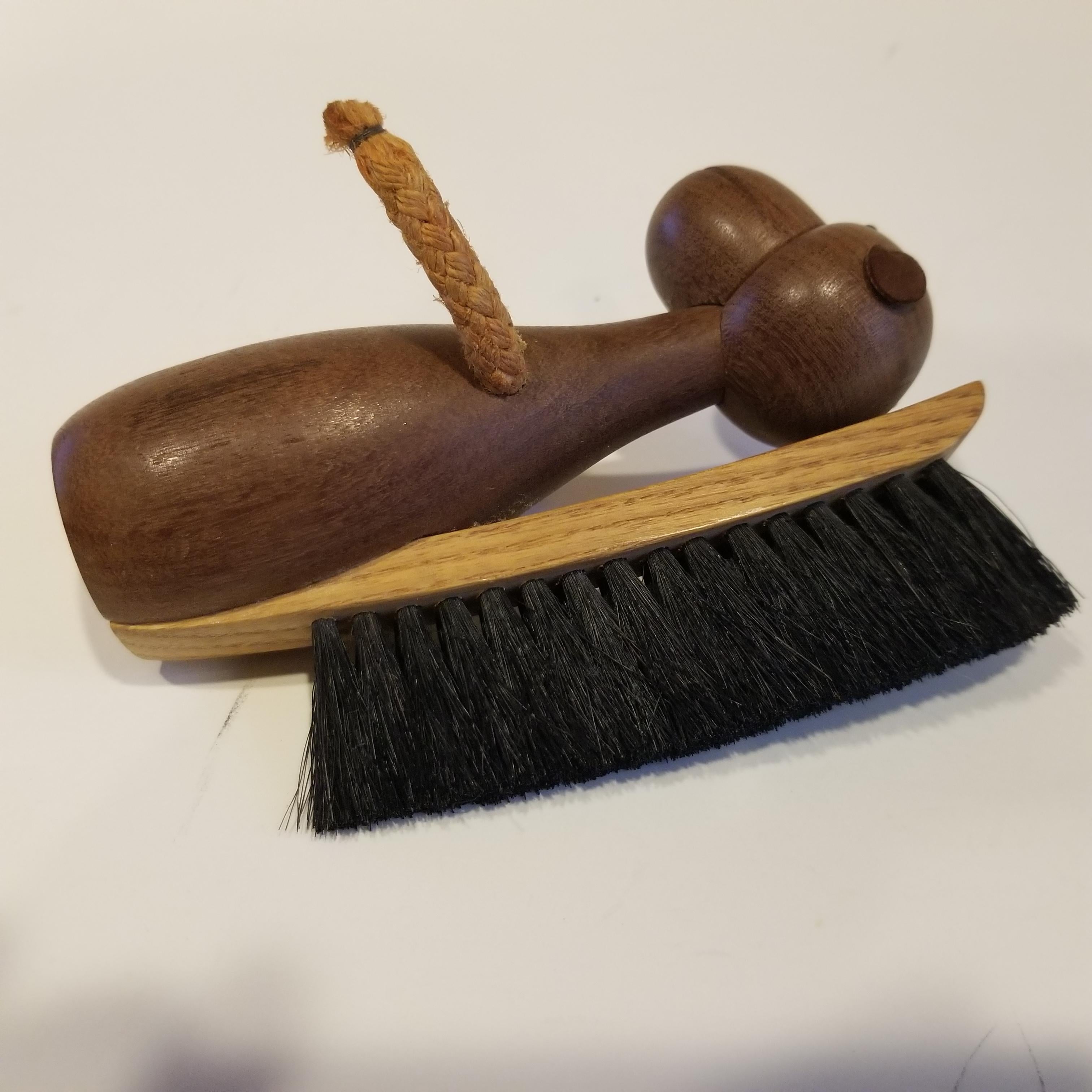 Modernist Teak Wood Squirrel Figurine Shoe Brush Italy 1960s after Kay Bojesen 2