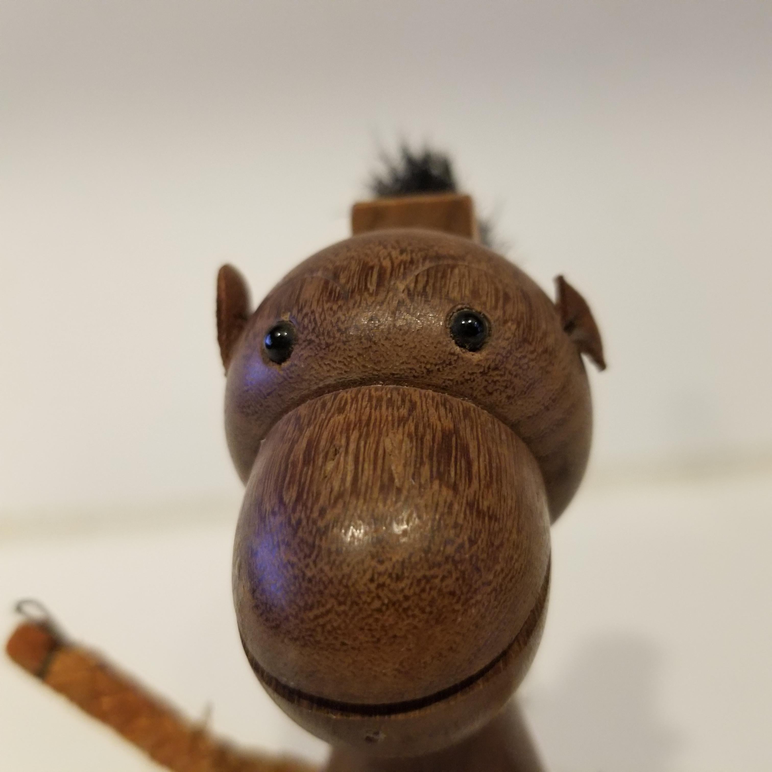 Mid-Century Modern squirrel animal figure in teak wood functions as a clothing or shoe brush.
Tail serves as the Brush. Cute guy has leather ears Rope arms and Glass eyes.
Stamped Made in Italy circa 1960s 
Measures: 5