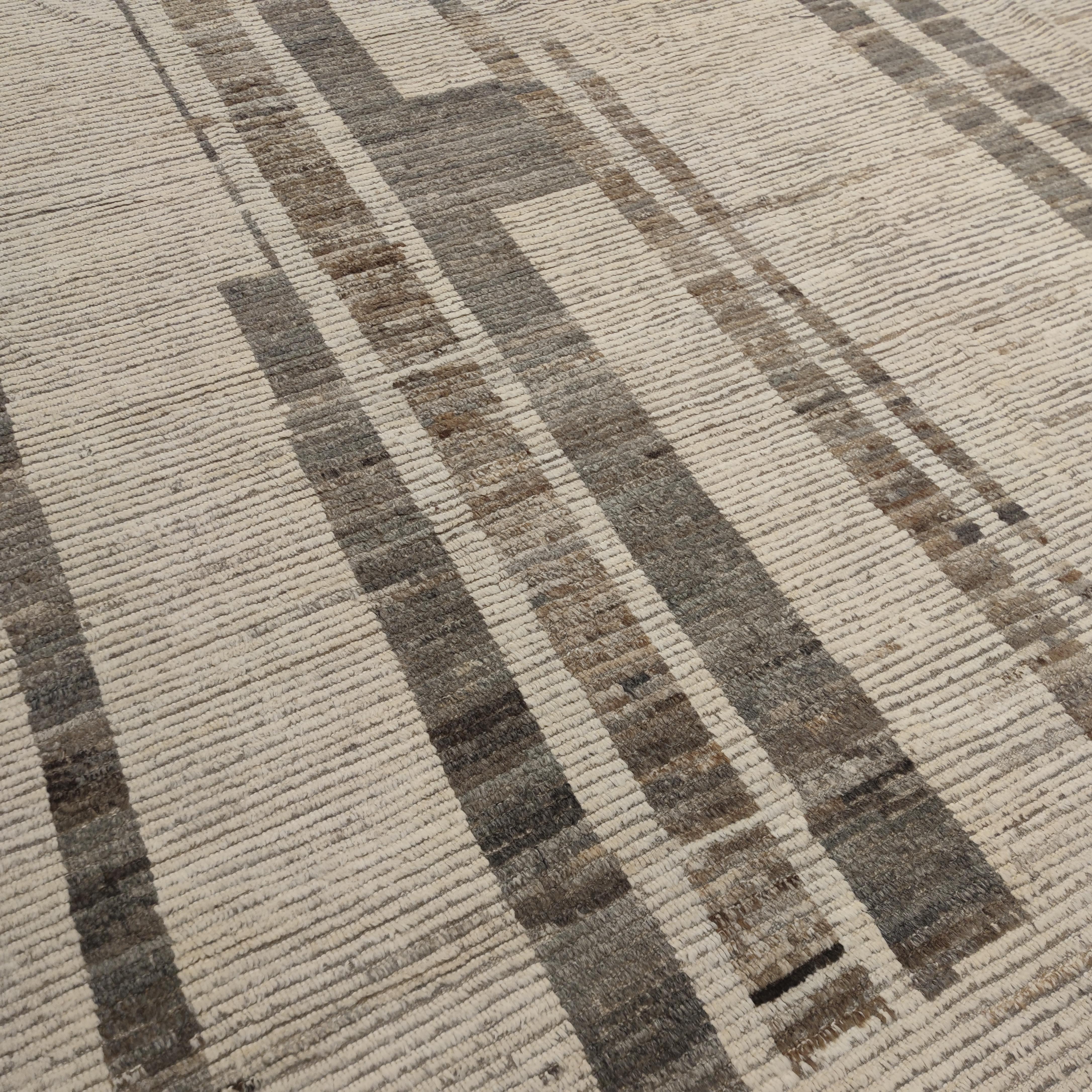 Notre collection marocaine contemporaine réimagine la quintessence du tapis marocain vintage à travers des formes géométriques audacieuses et des palettes de couleurs neutres. Chaque pièce est un héritage moderne et nous nous efforçons d'assurer sa