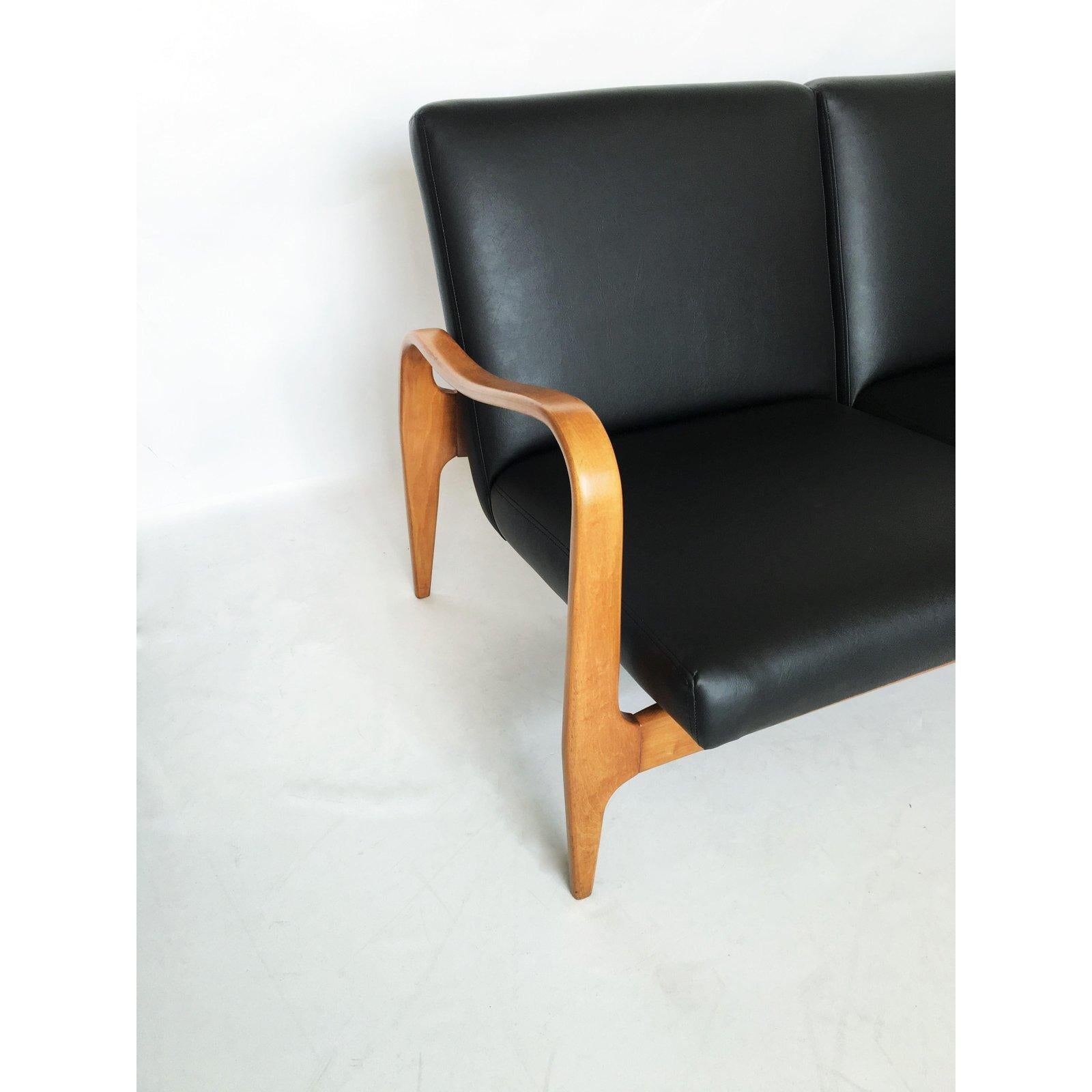 Modernistisches Thonet-Sofa aus geformtem Bugholz im Zustand „Gut“ im Angebot in Dallas, TX