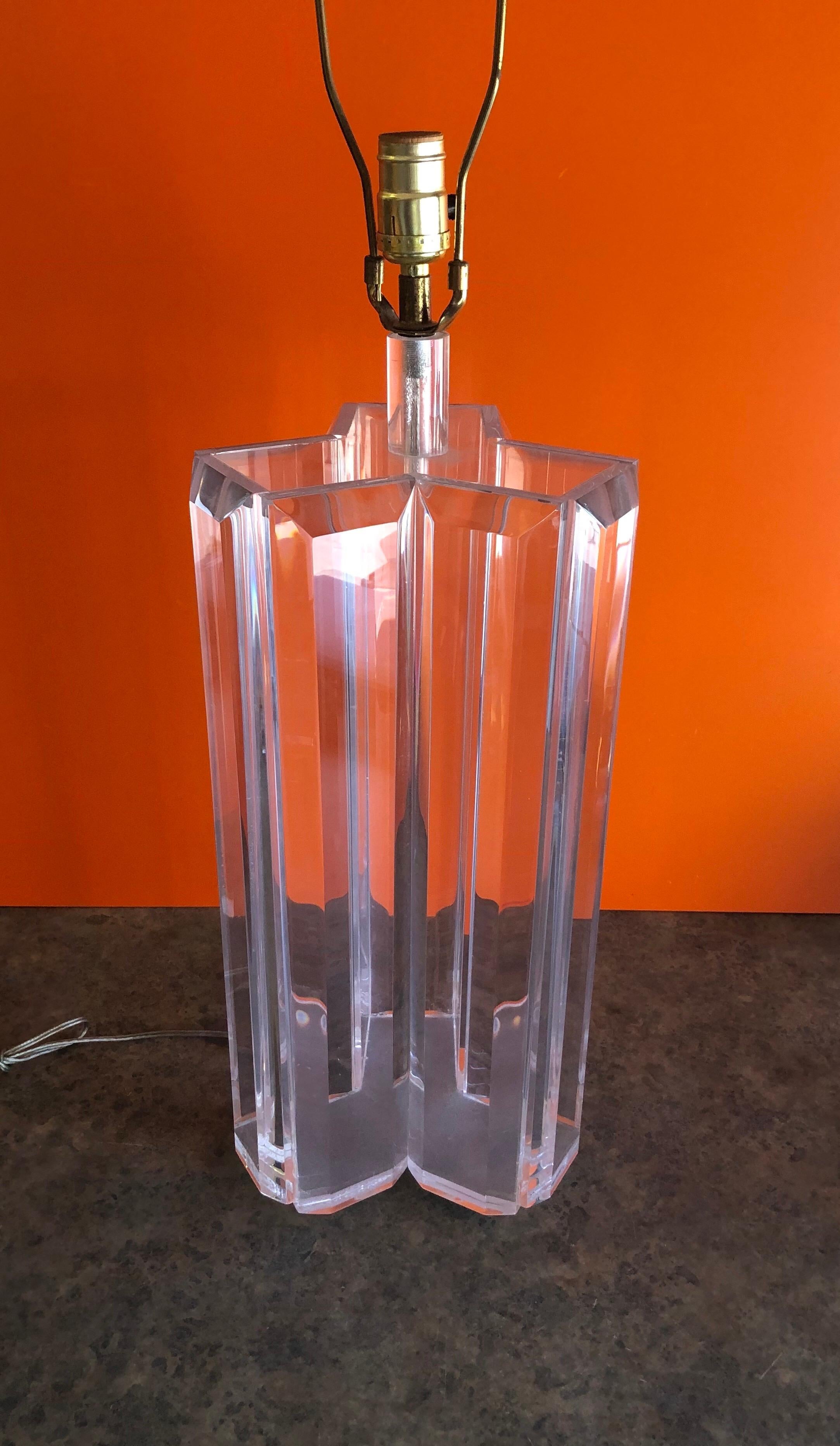 Modernist Three Sided Lucite Table Lamp in the Style of Karl Springer In Good Condition For Sale In San Diego, CA
