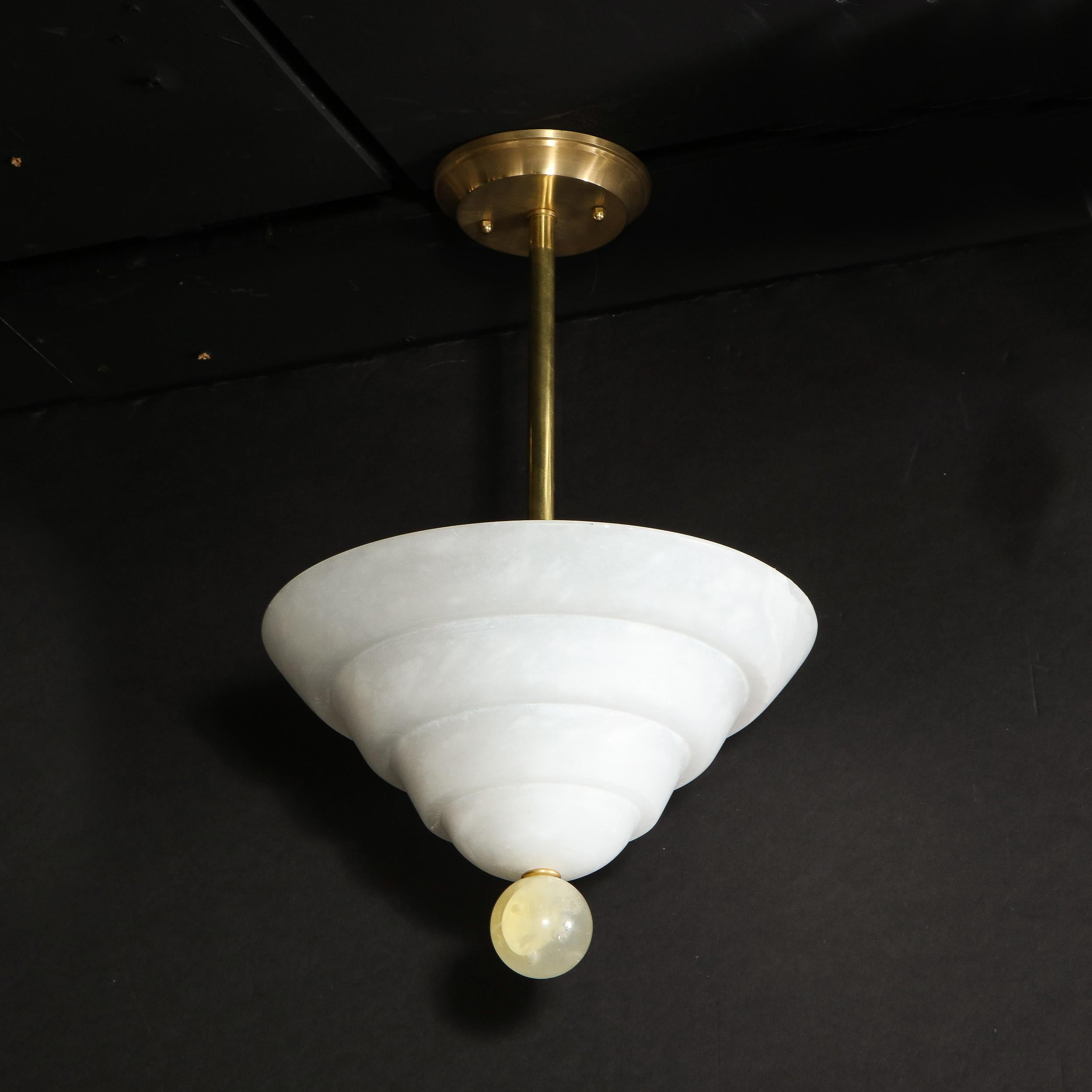 Lampadario modernista a più livelli in alabastro con terminale orbitale e raccordi in ottone 4