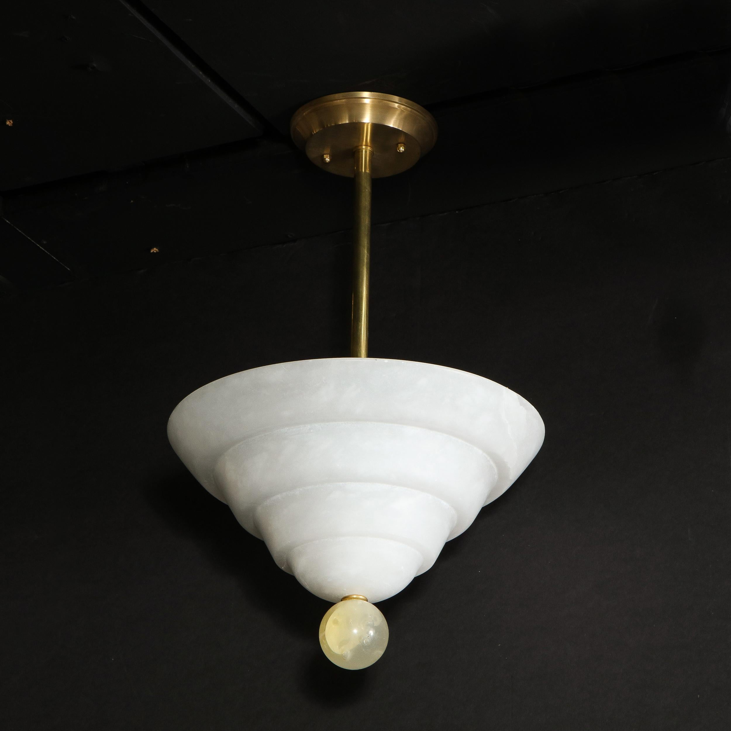 Americano Lampadario modernista a più livelli in alabastro con terminale orbitale e raccordi in ottone
