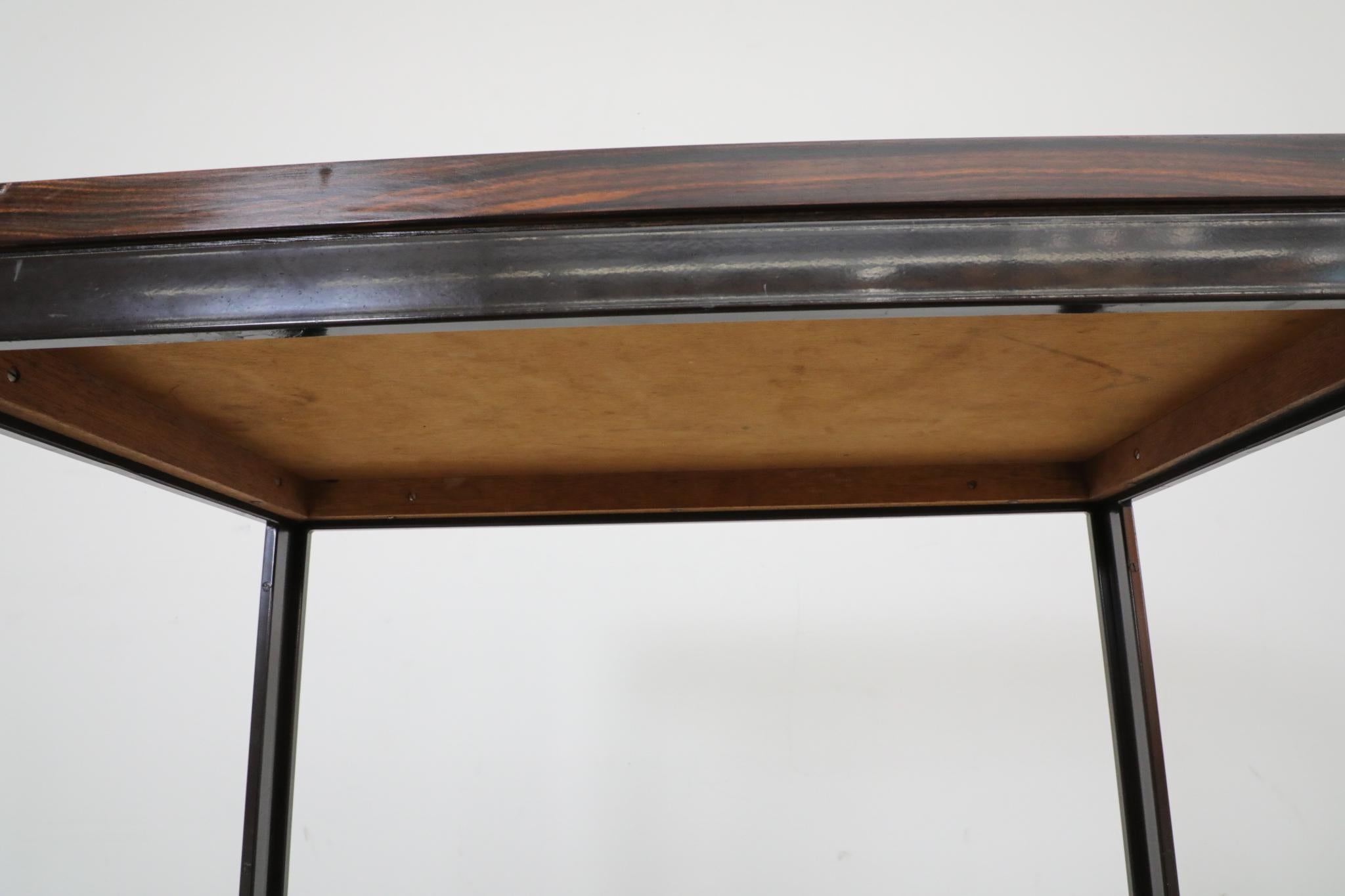 Modernistischer Tisch aus Tigerholzfurnier mit Furnierplatte und schwarzem Metallrahmen im Angebot 12