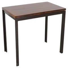 Mesa Modernista con Tablero de Chapa de Madera de Tigre y Estructura de Metal Negro