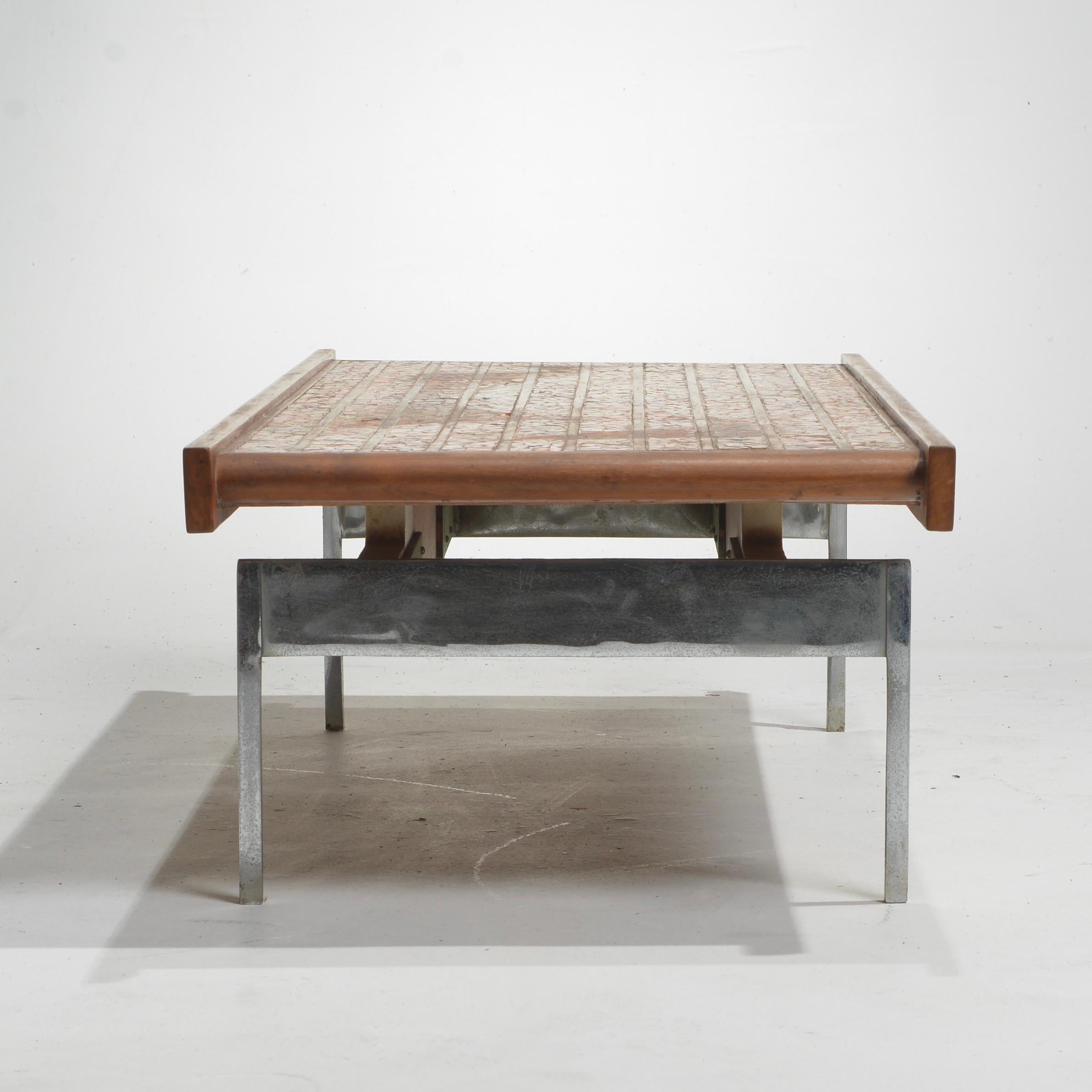 Verre Table basse rectangulaire moderniste en tuiles, Wood Wood et chrome en vente