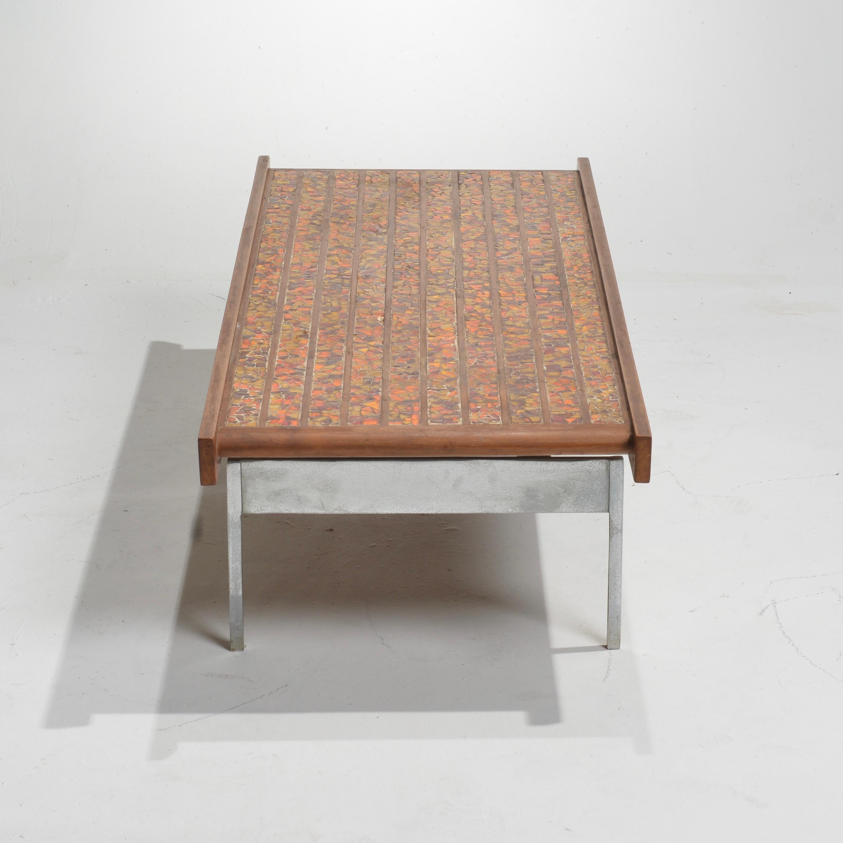 Table basse rectangulaire moderniste en tuiles, Wood Wood et chrome en vente 1
