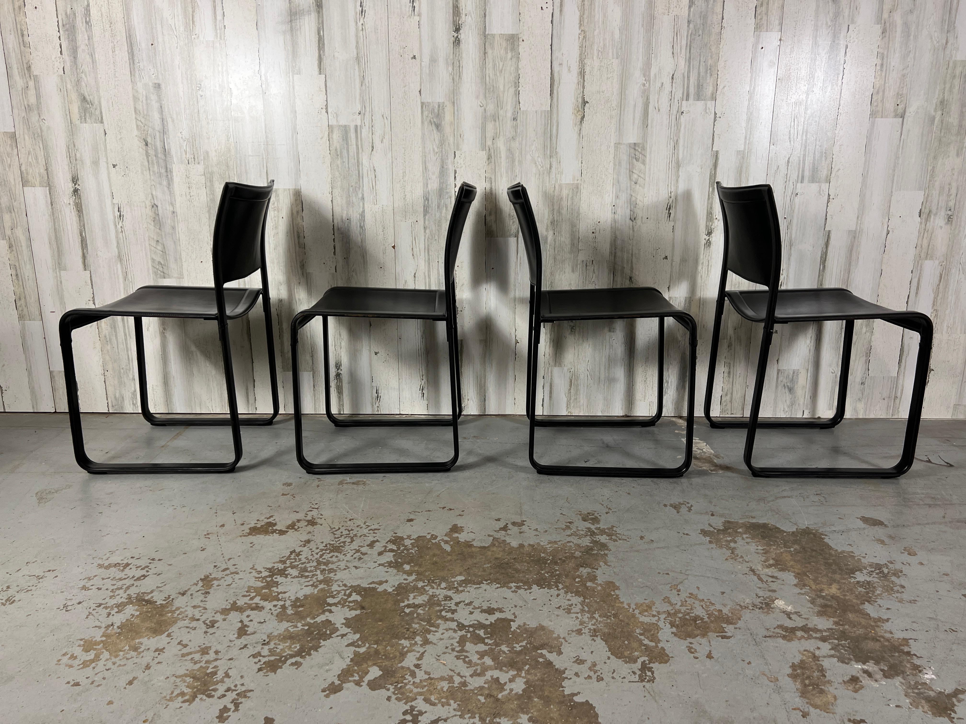 Chaise de salle à manger moderne Sistena en cuir noir de Tito Agnoli pour Matteo Grassi en vente 9