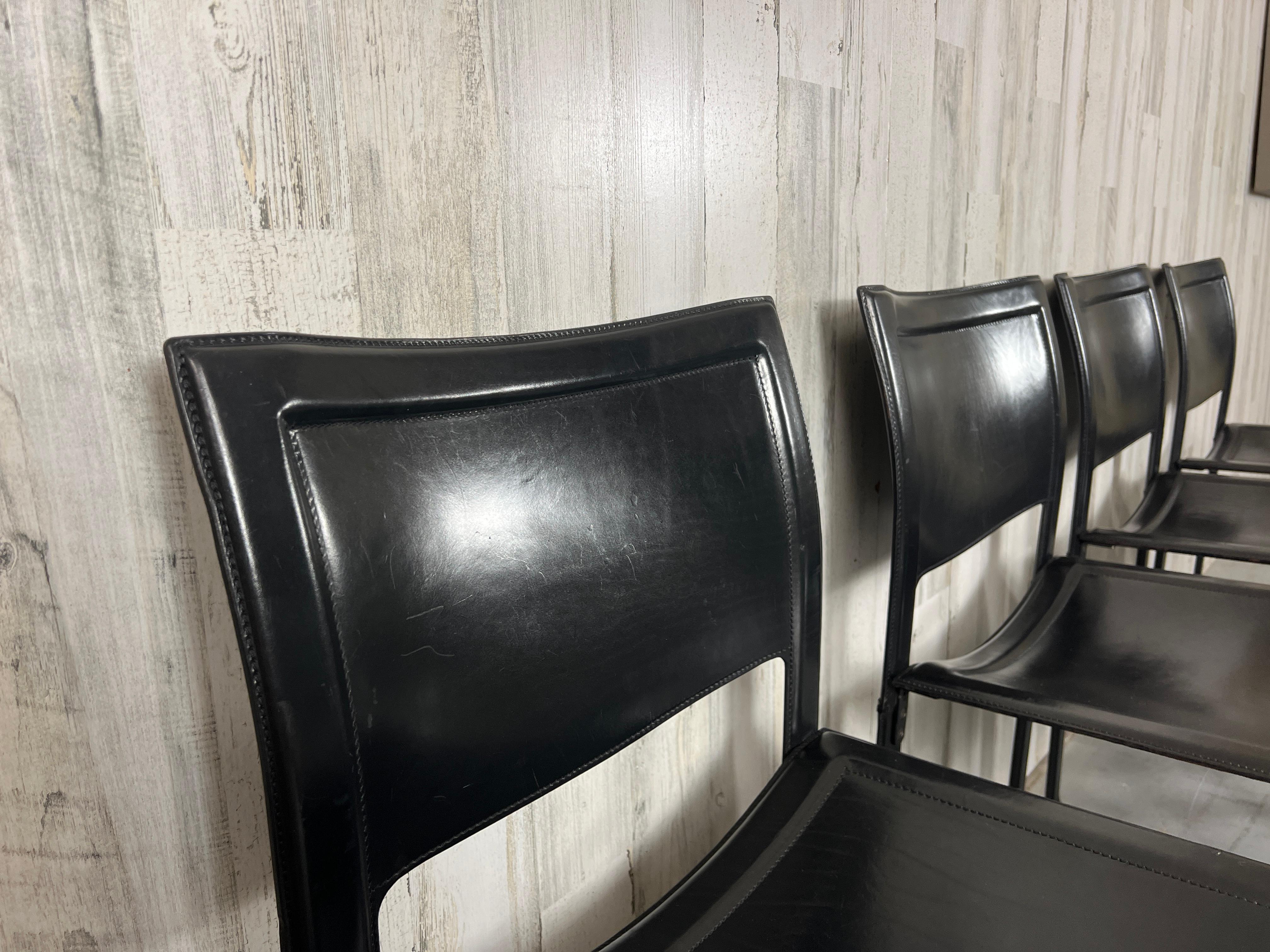 Modernistischer modernistischer Tito Agnoli Sistena-Esszimmerstuhl aus schwarzem Leder für Matteo Grassi (Metall) im Angebot