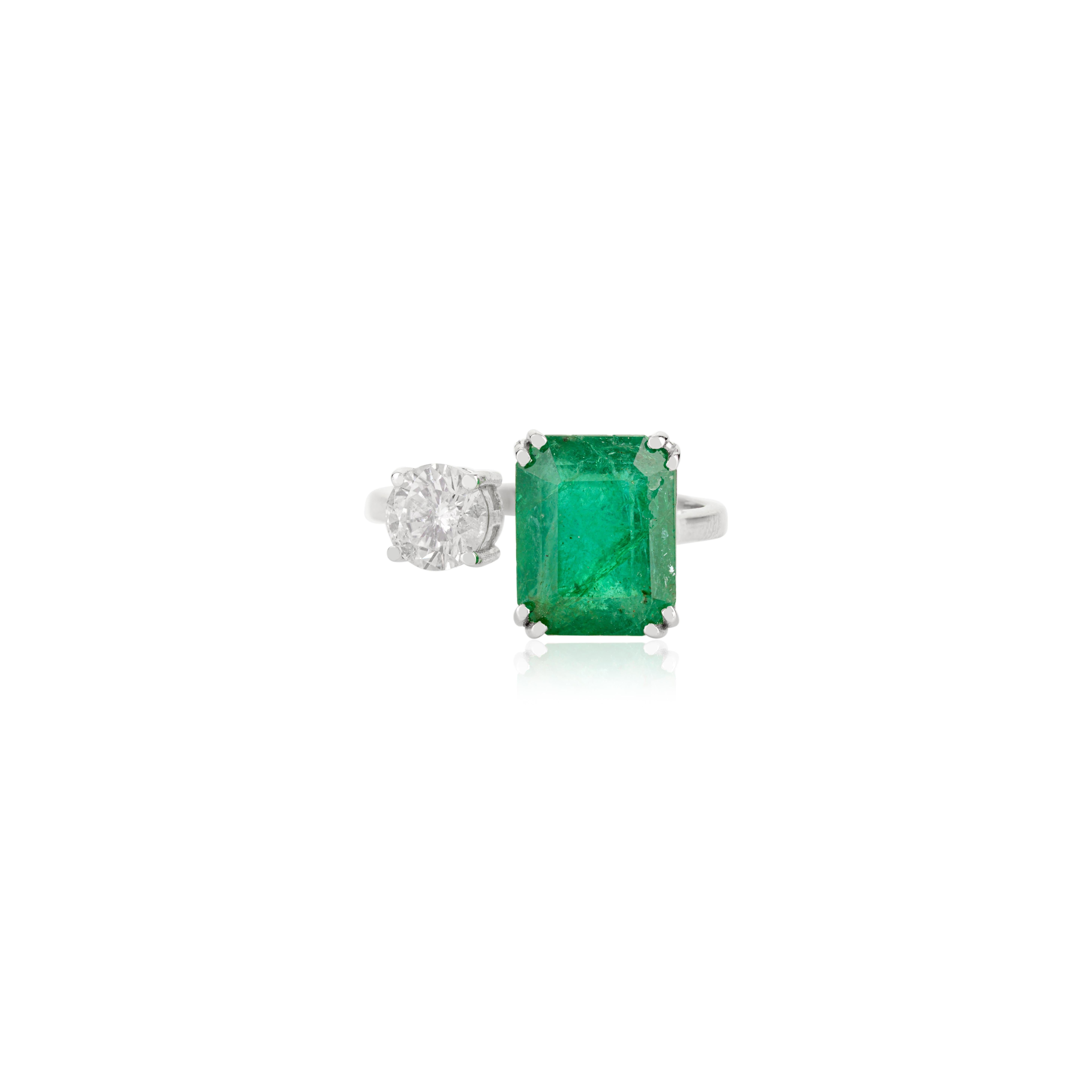 En vente :  Bague moderniste Toi et Moi en or blanc 14K avec émeraude octogonale et diamant 3
