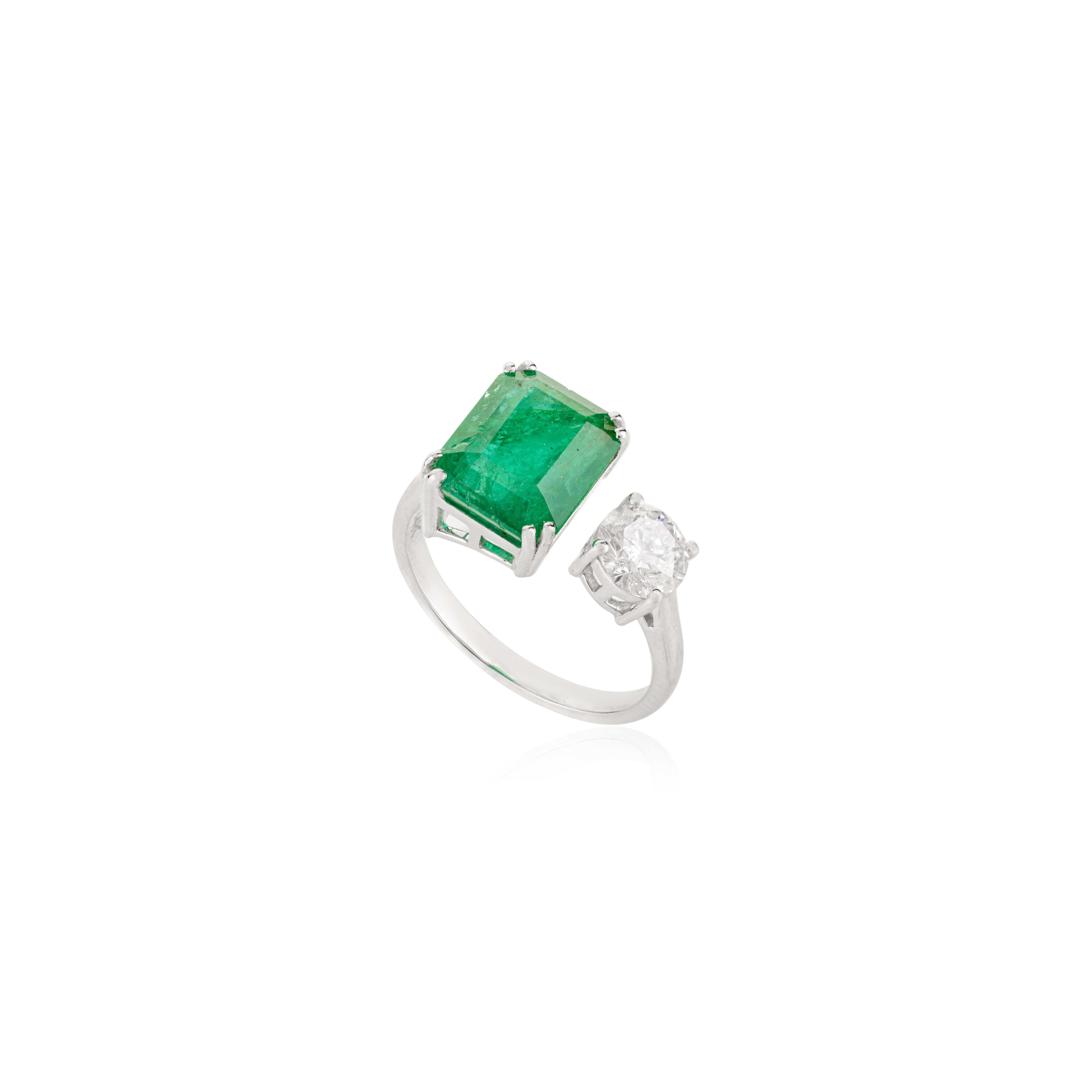 En vente :  Bague moderniste Toi et Moi en or blanc 14K avec émeraude octogonale et diamant 9