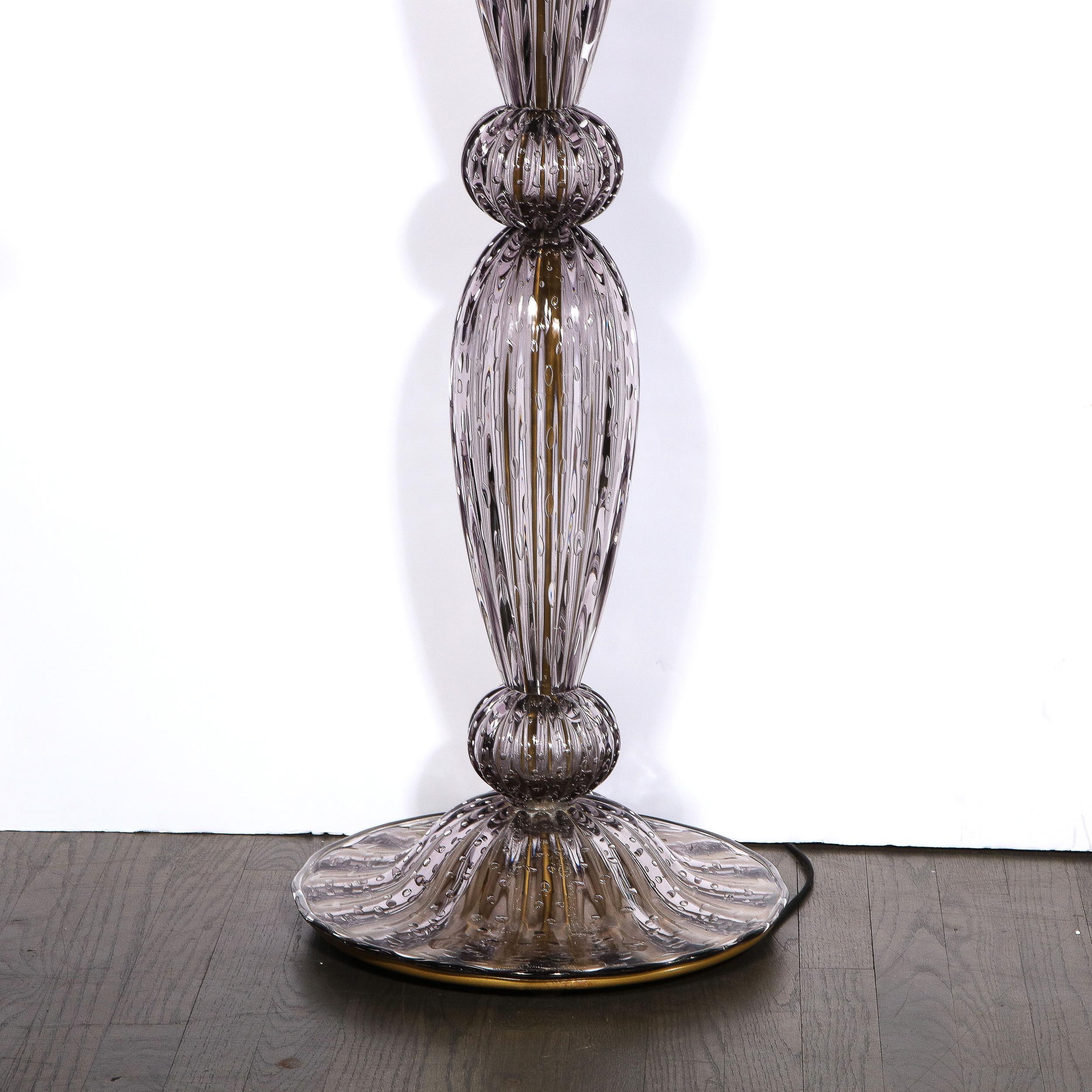 Moderne Torchère moderniste en verre de Murano soufflé à la bouche fumé avec bandes en or 24 carats en vente