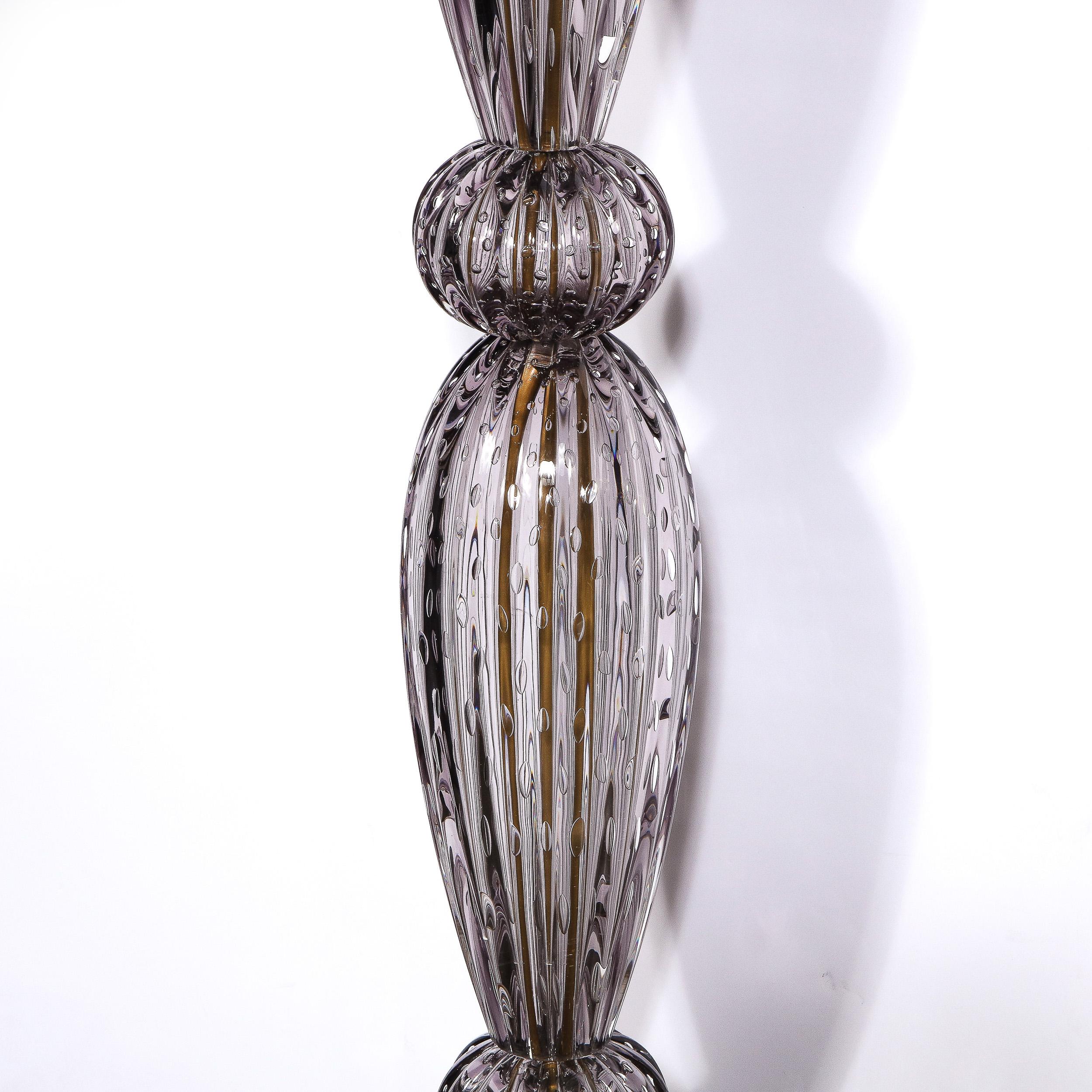 Verre de Murano Torchère moderniste en verre de Murano soufflé à la bouche fumé avec bandes en or 24 carats en vente
