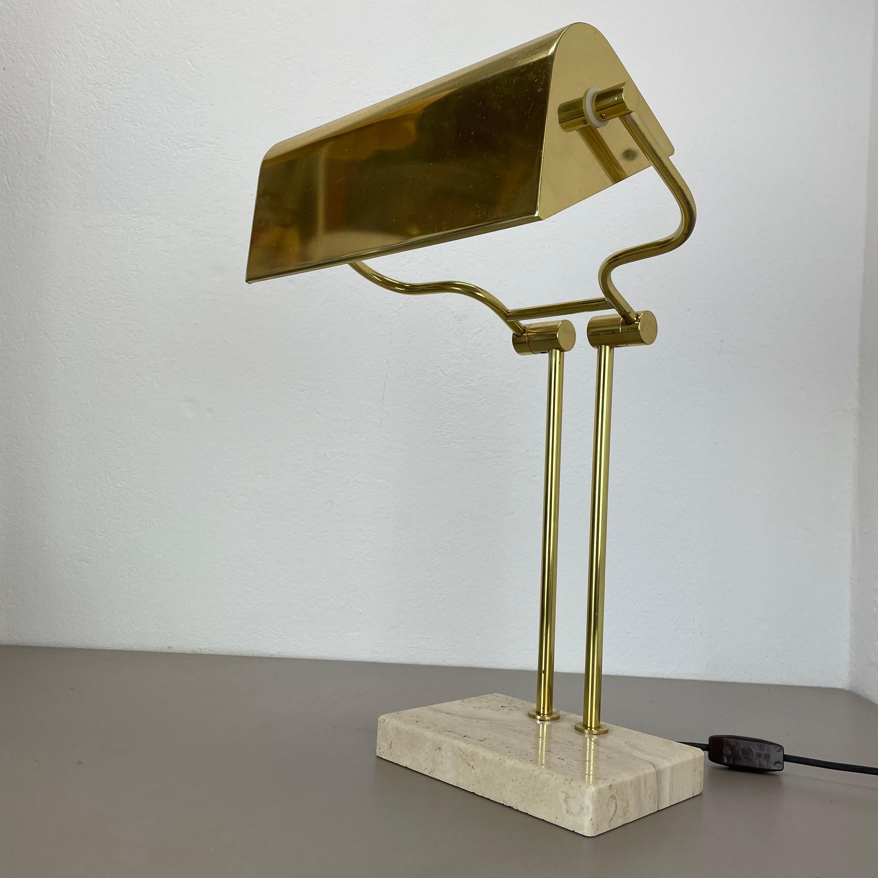 Modernistische Tischleuchte aus Travertin und Messing von Hillebrand Leuchten, Deutschland, 1980 (20. Jahrhundert) im Angebot