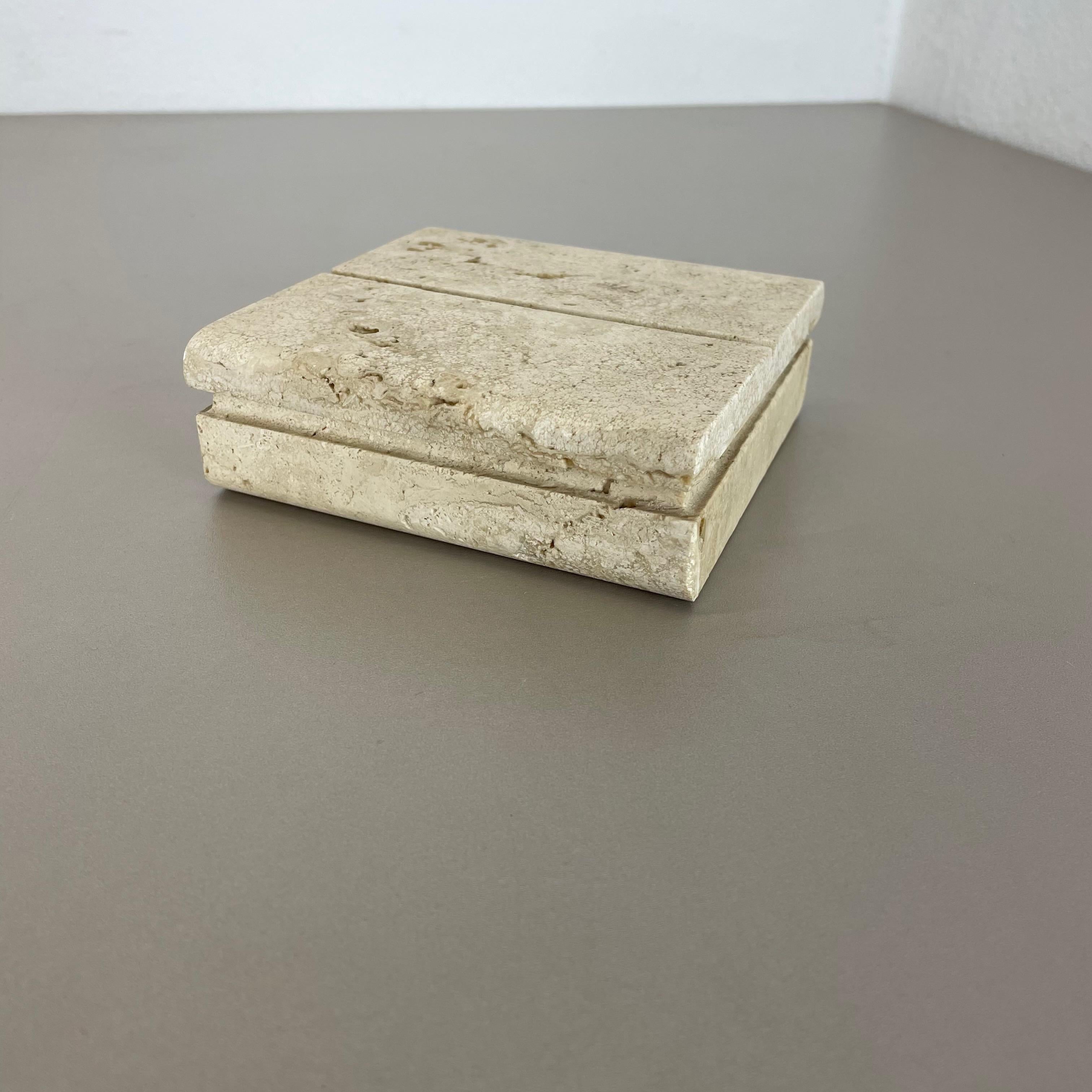 Italian Modernist Travertine Marble Box Vide Poche by Fratelli Mannelli, Italy, 1970s For Sale