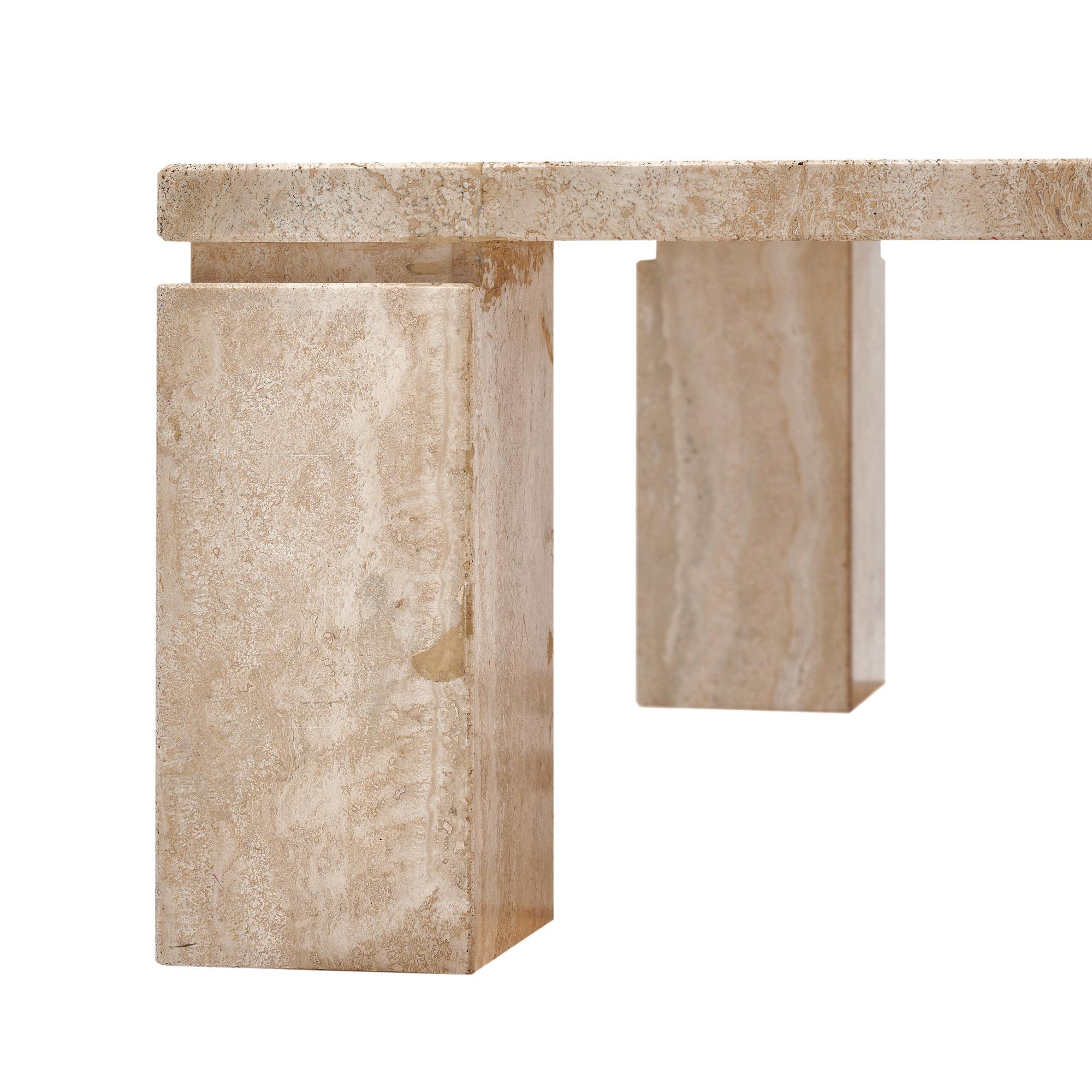 Modernistischer Vintage-Couchtisch aus Travertin im Zustand „Gut“ im Angebot in Austin, TX
