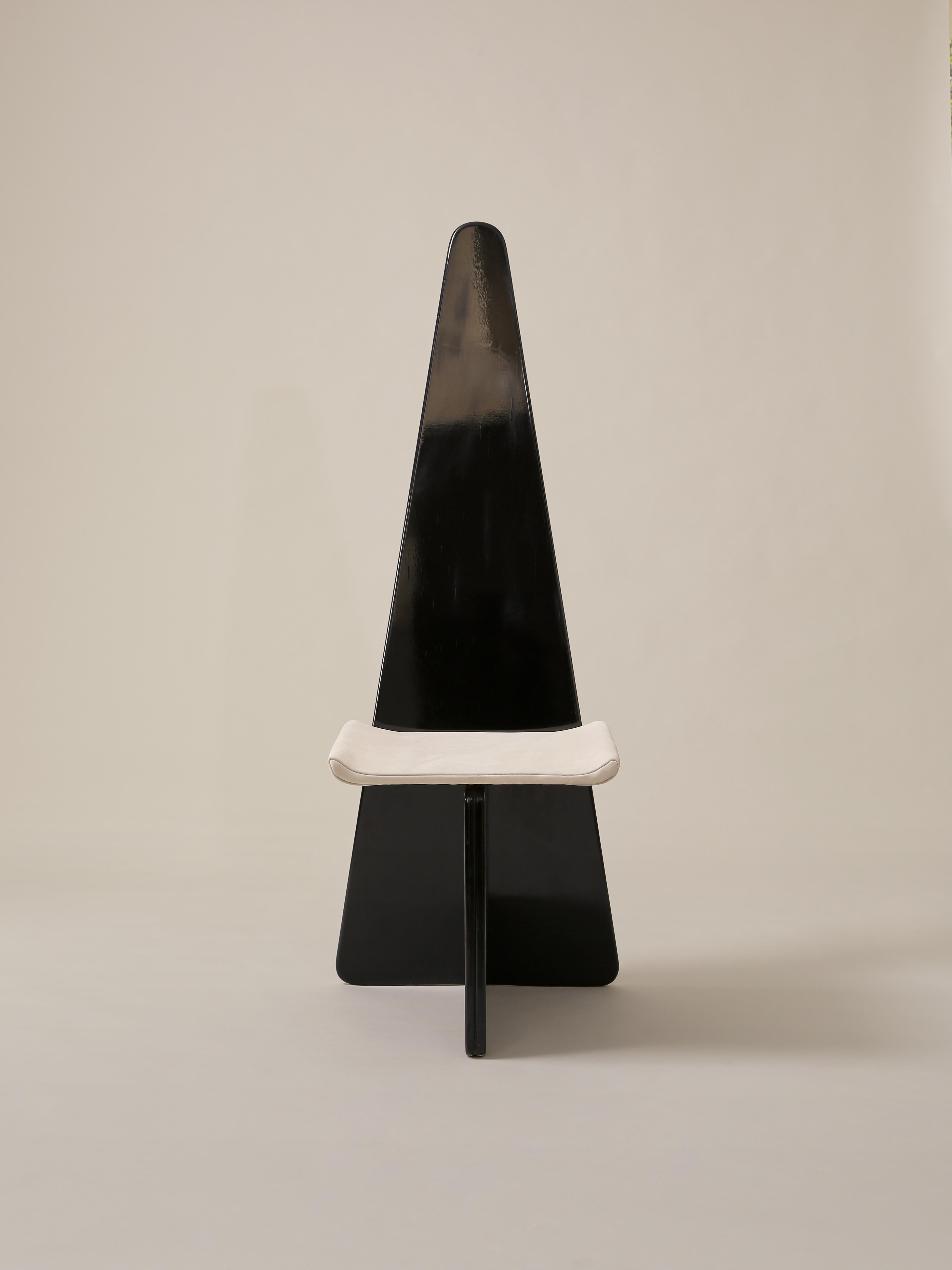italien Chaise de salle à manger triangulaire moderniste - Lot de 4 en vente