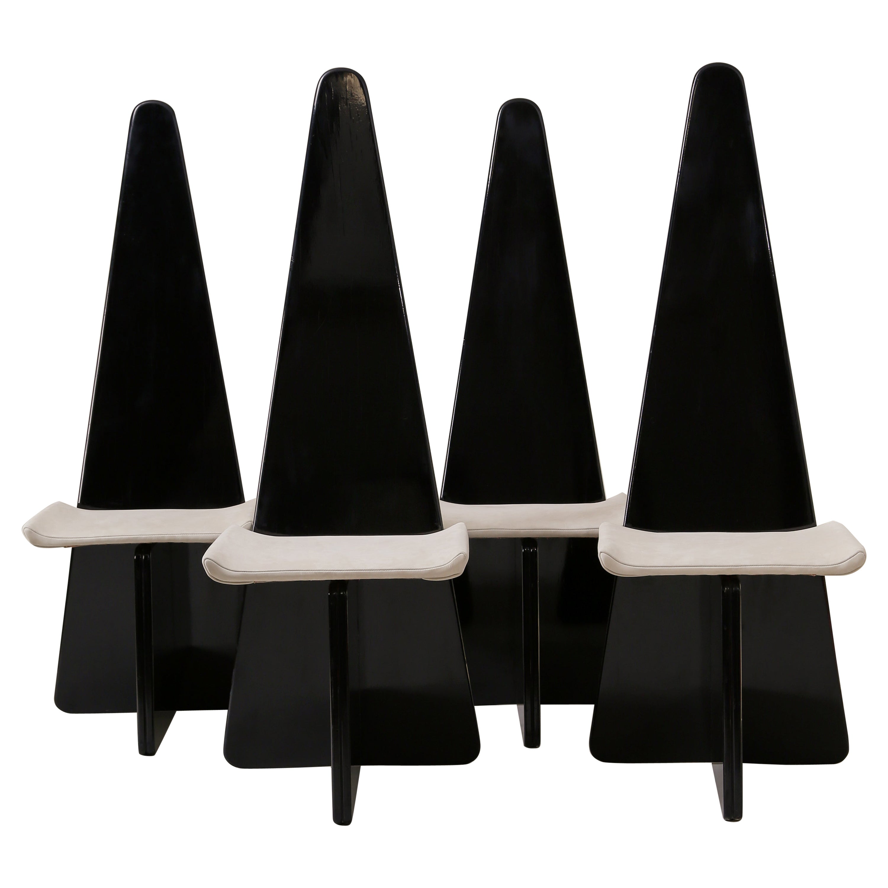 Modernistischer dreieckiger Esszimmerstuhl der Moderne – 4er-Set im Angebot