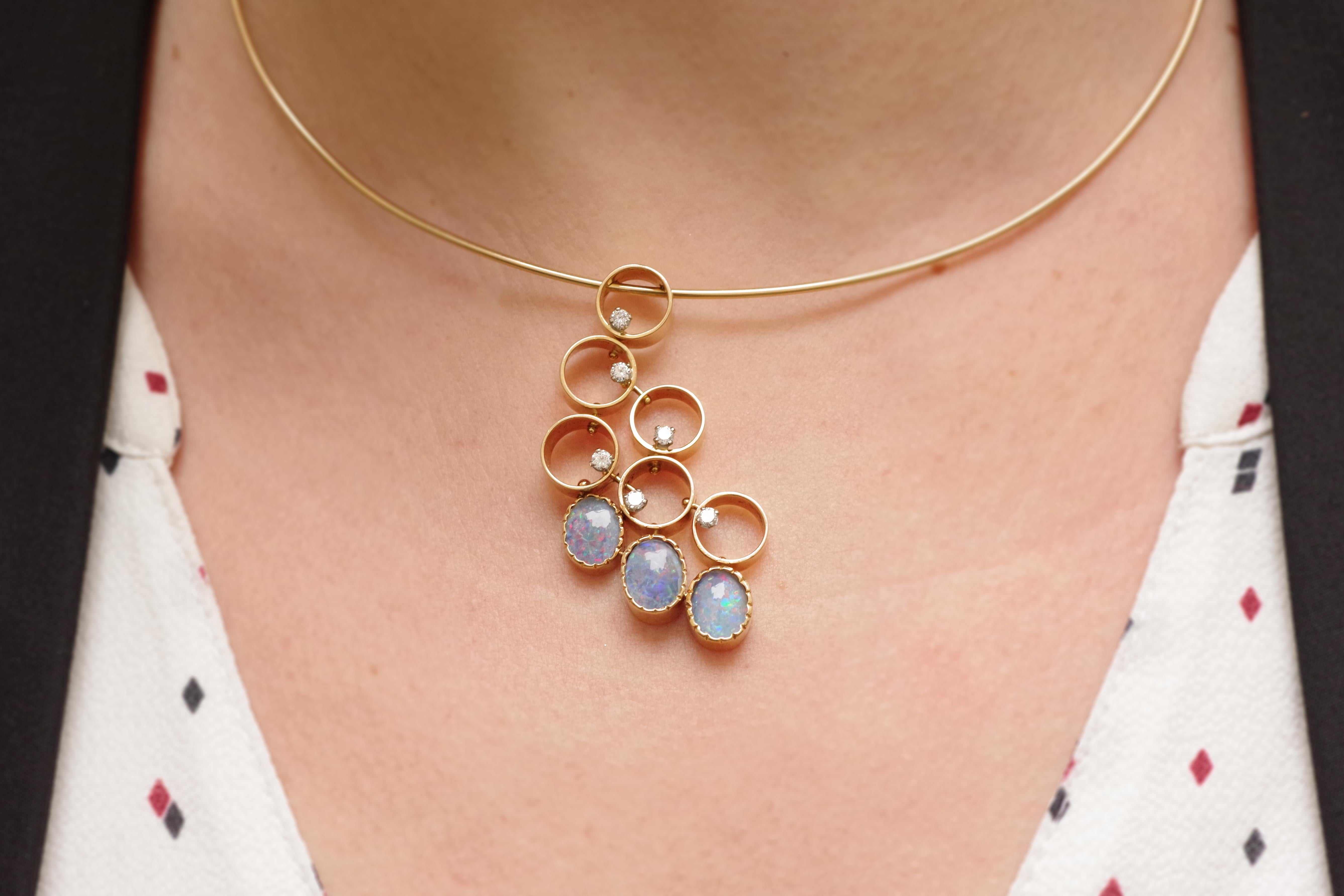 Modernist triplets opals diamond necklace in 18k gold For Sale 2