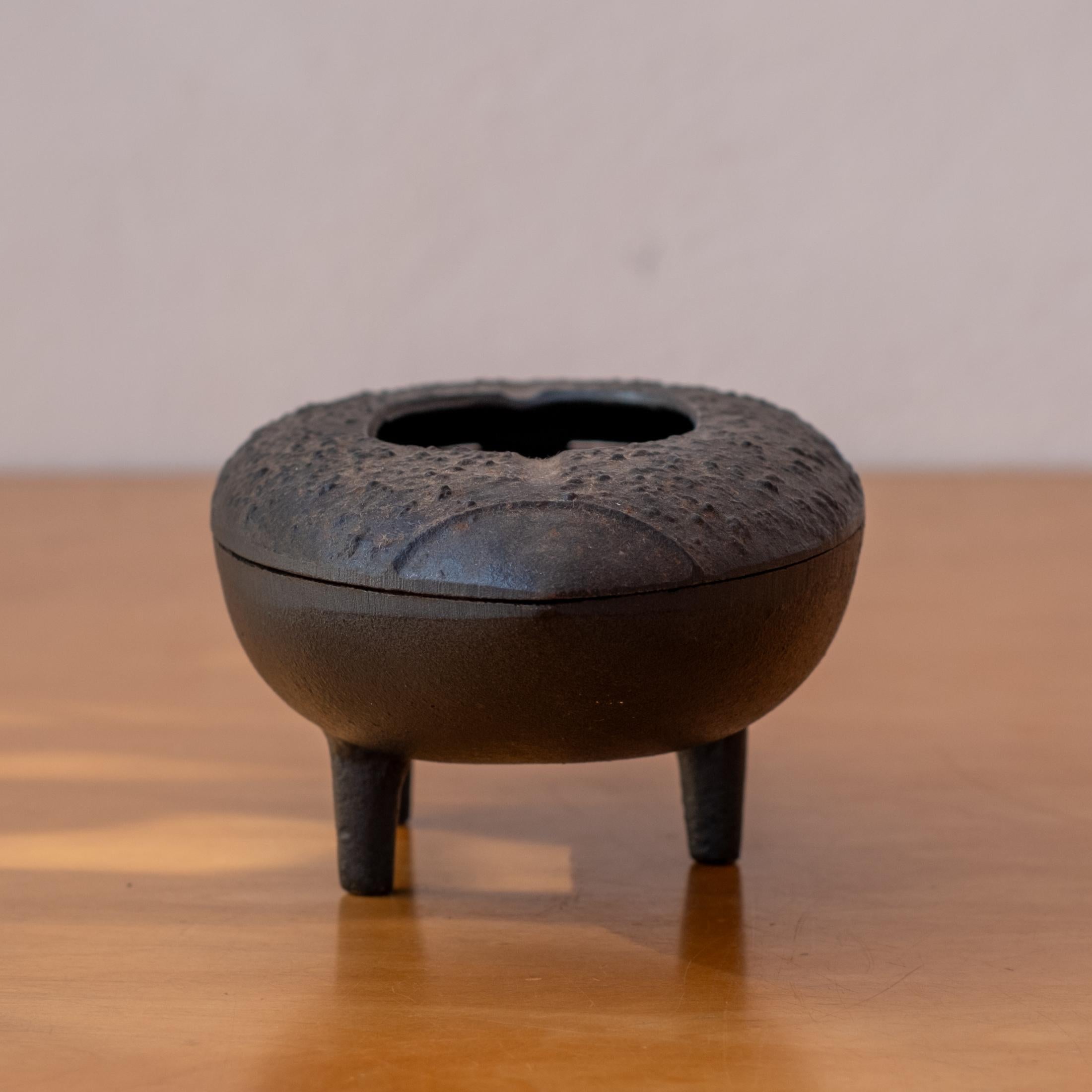 Modernist Tripod Japanese Iron Ikebana Planter For Sale 6