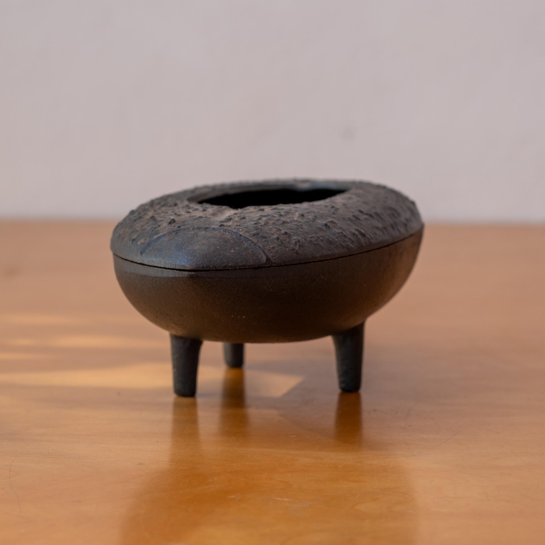 Modernist Tripod Japanese Iron Ikebana Planter For Sale 7