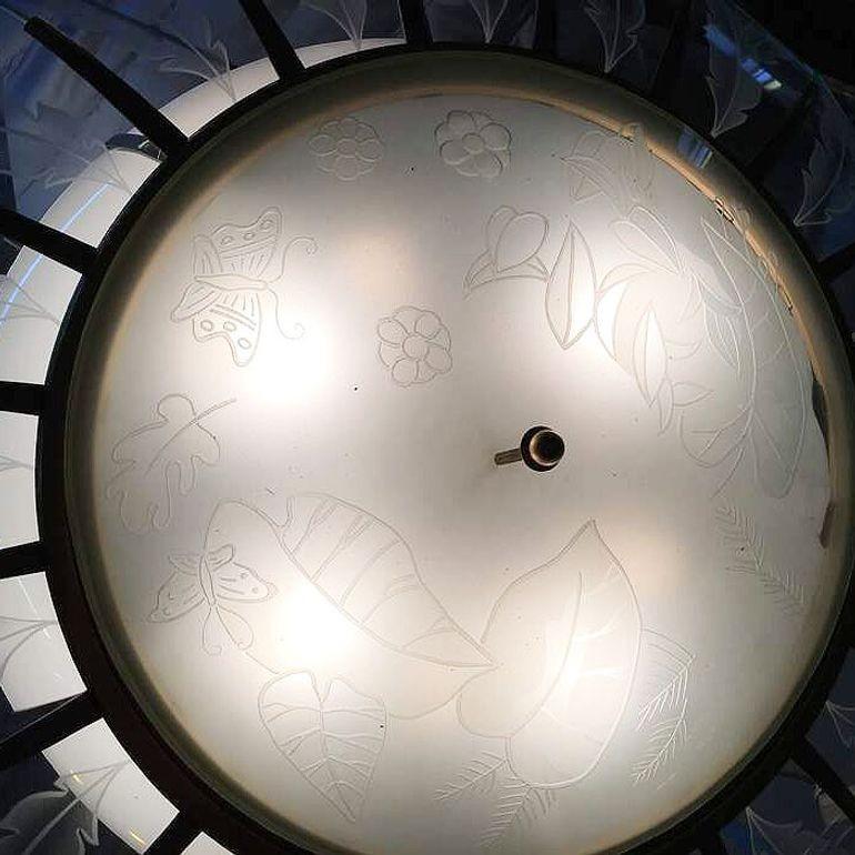 Lampadario modernista tropicale a lamelle di vetro acidato in bronzo in vendita 1
