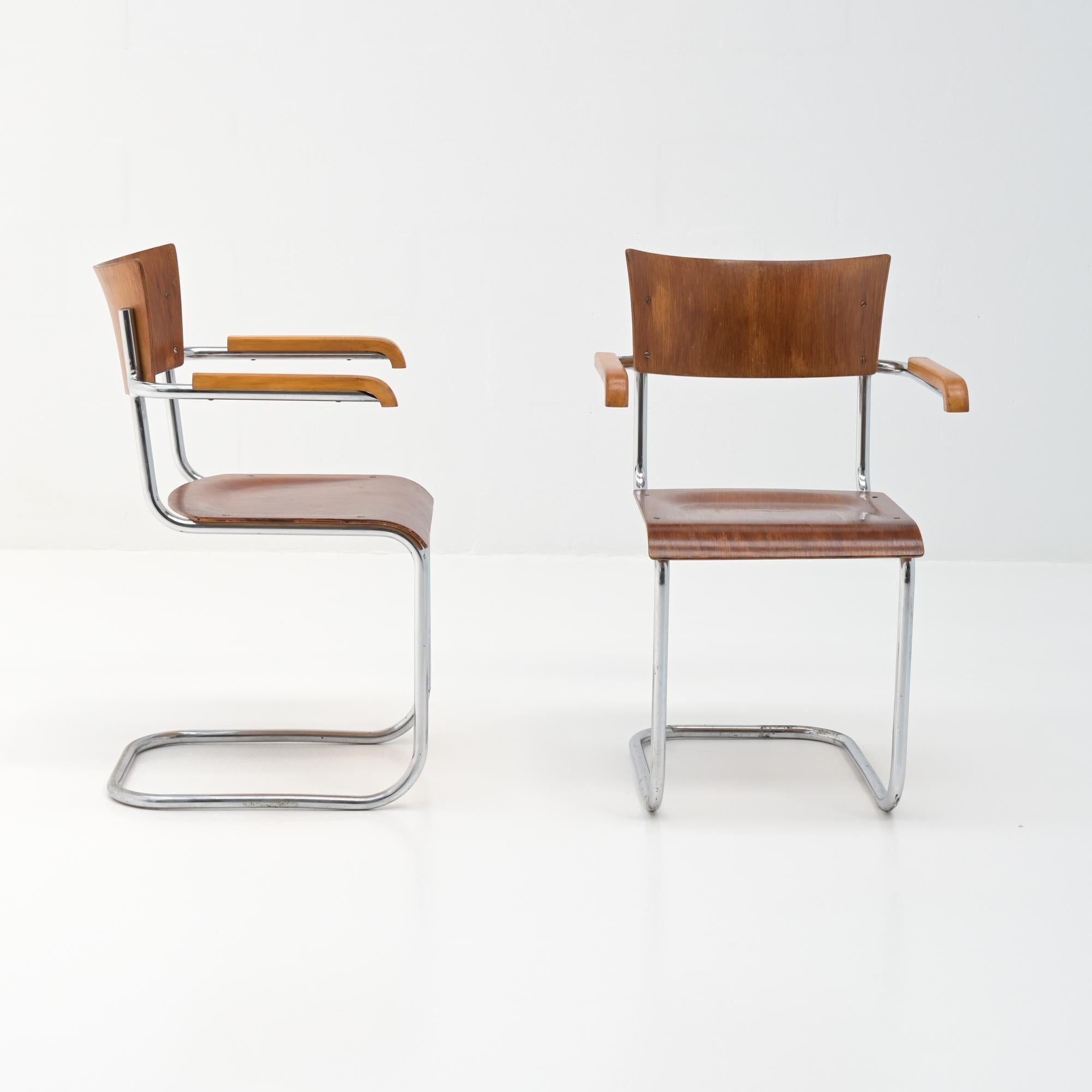 Modernistischer Rohr-Freischwinger-Stuhl im Angebot 3