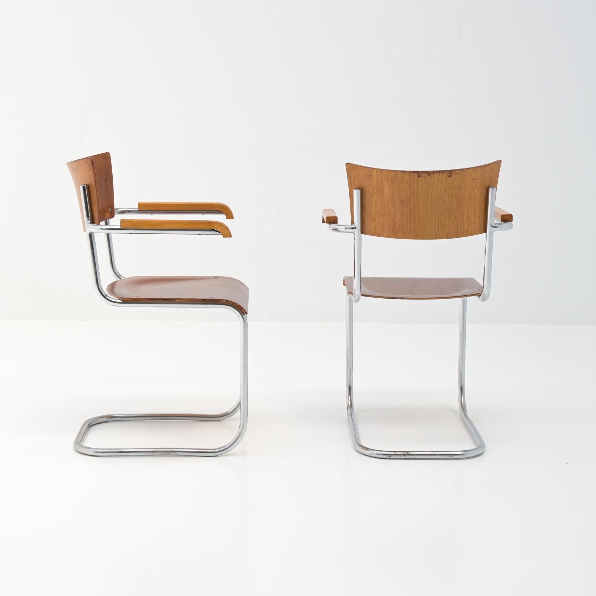 Modernistischer Rohr-Freischwinger-Stuhl im Angebot 4