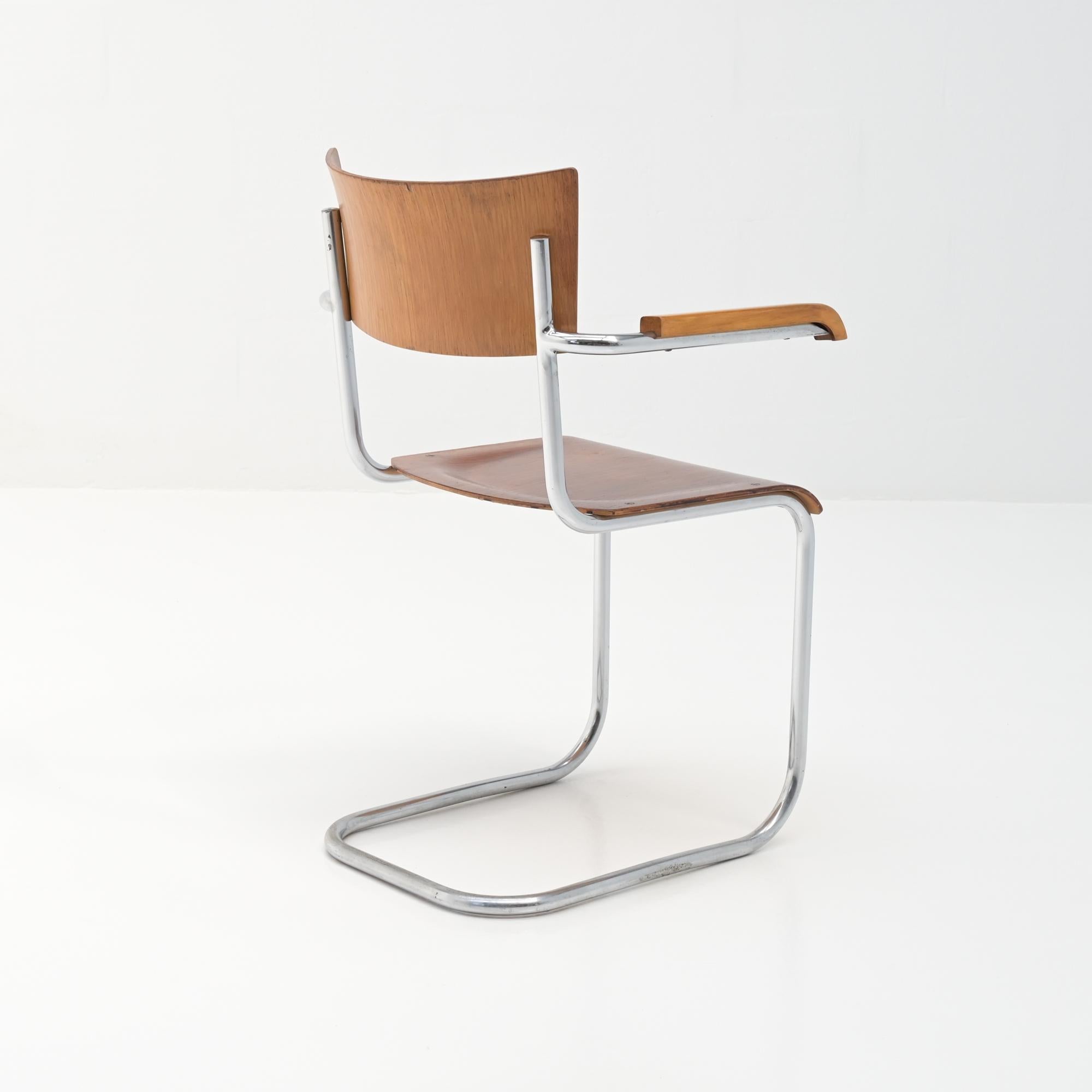 Modernistischer Rohr-Freischwinger-Stuhl im Angebot 7