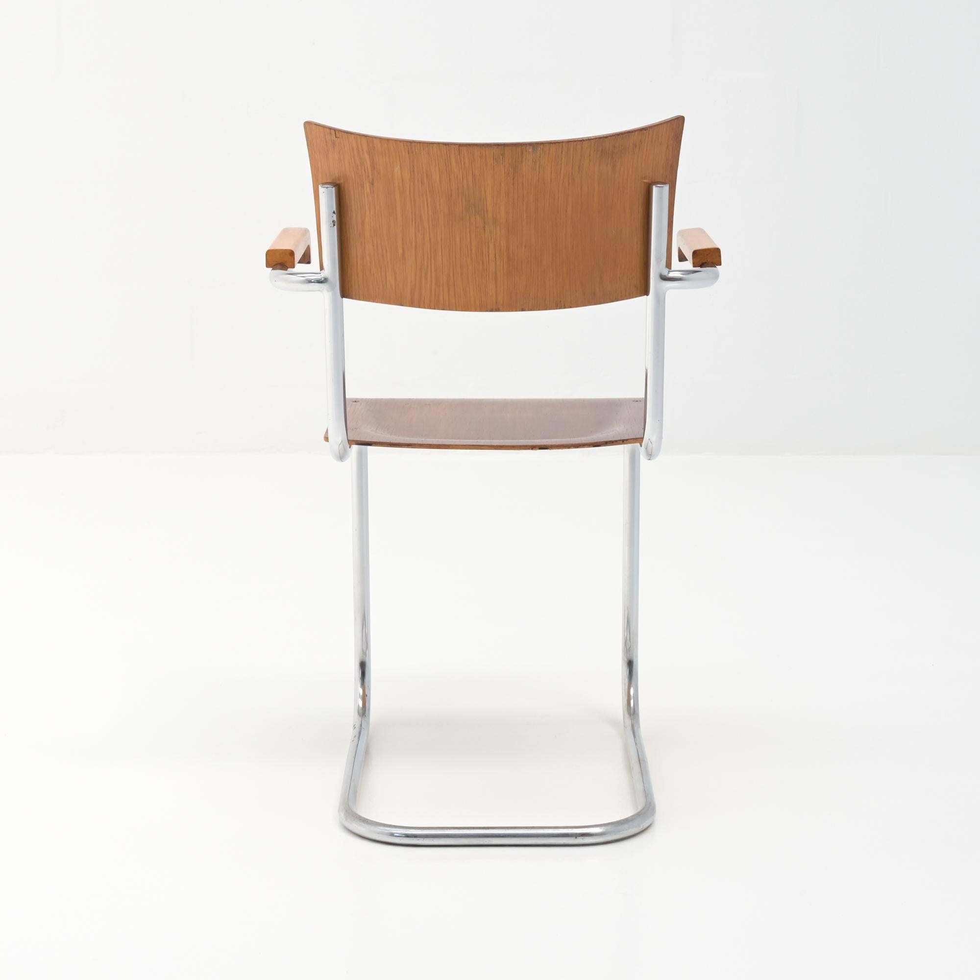 Modernistischer Rohr-Freischwinger-Stuhl im Angebot 10