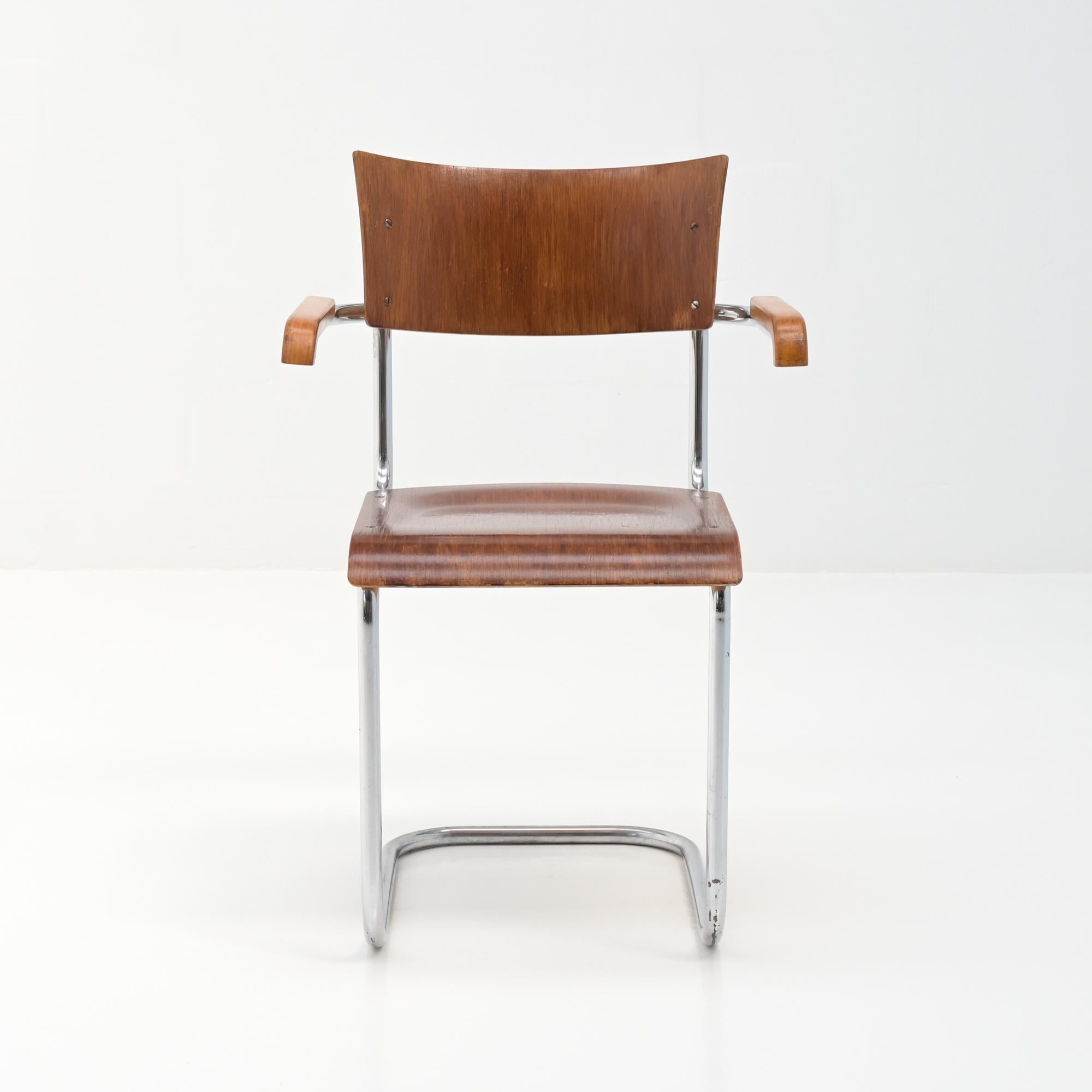 Modernistischer Rohr-Freischwinger-Stuhl im Angebot 12