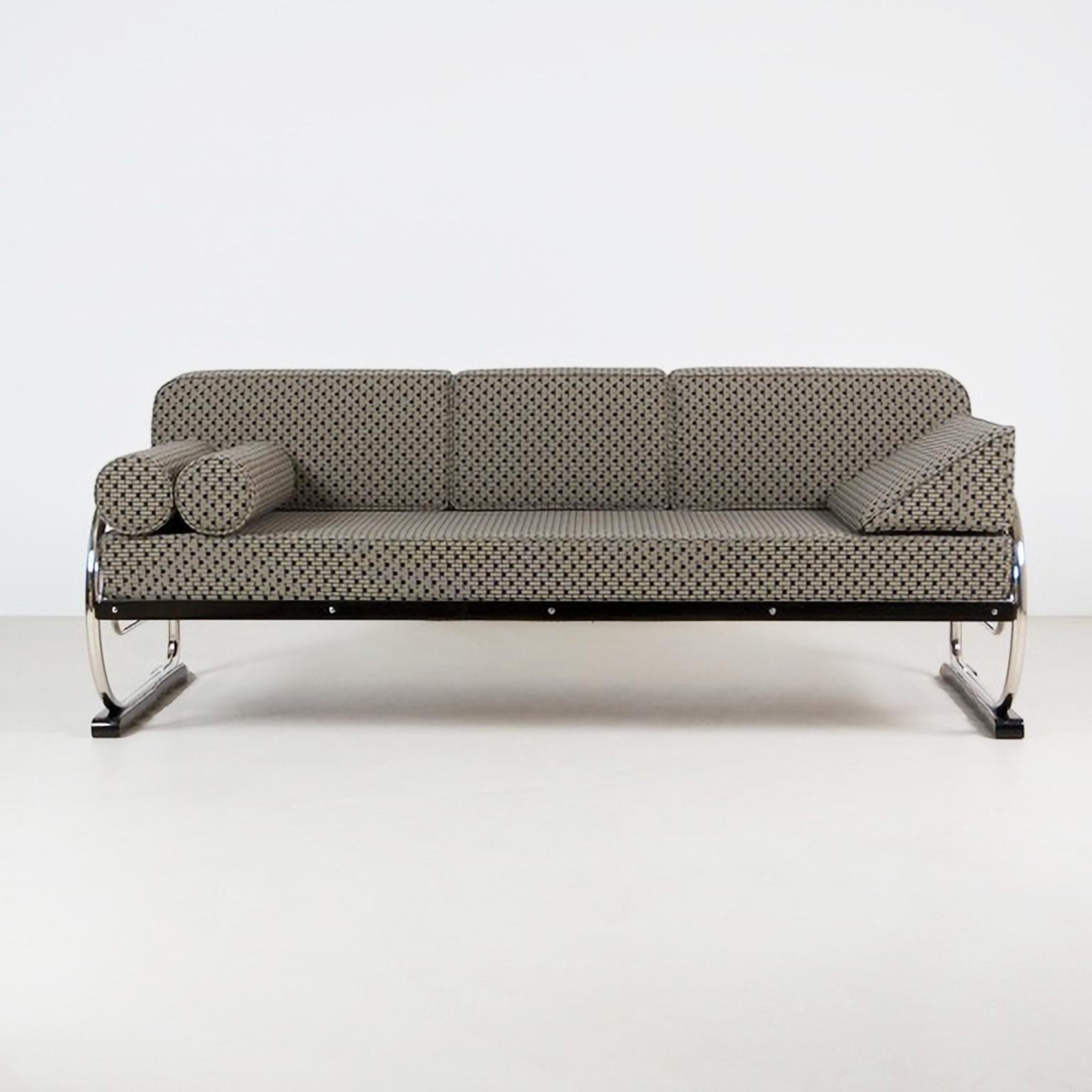 Modernistische Stahlrohr-Kommode/Tagesbett, verchromtes Metall, Stoffpolsterung, um 1930 (Art déco) im Angebot