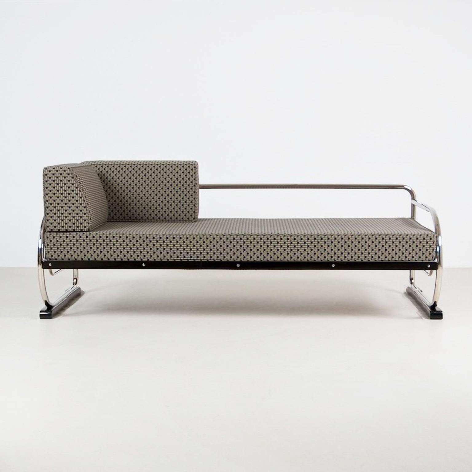 Art Deco Modernist Tubular Steel Couch/ Daybed, Chromed Metal, Fabric Upholstery, c. 1930 For Sale