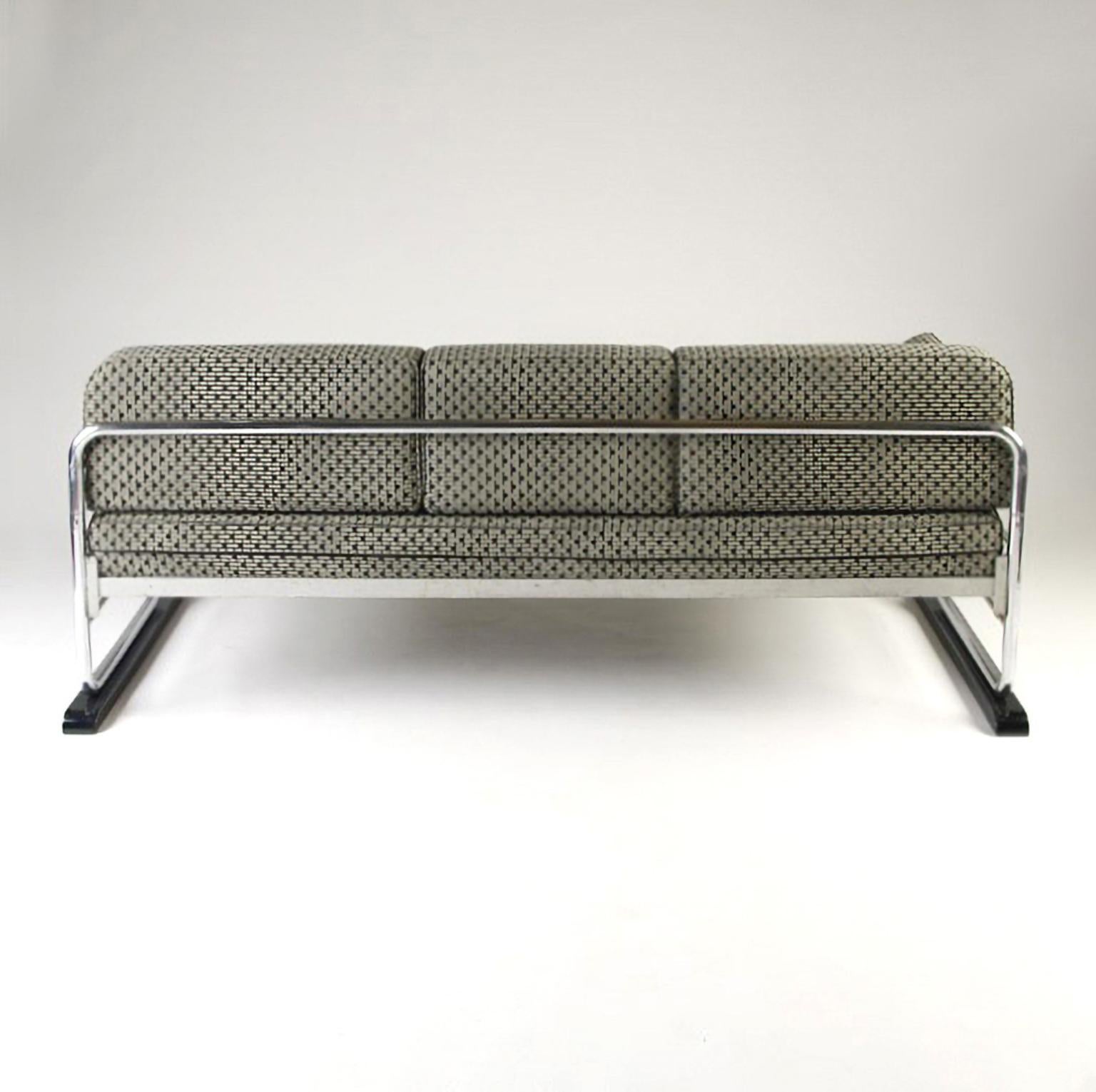 German Modernist Tubular Steel Couch/ Daybed, Chromed Metal, Fabric Upholstery, c. 1930 For Sale