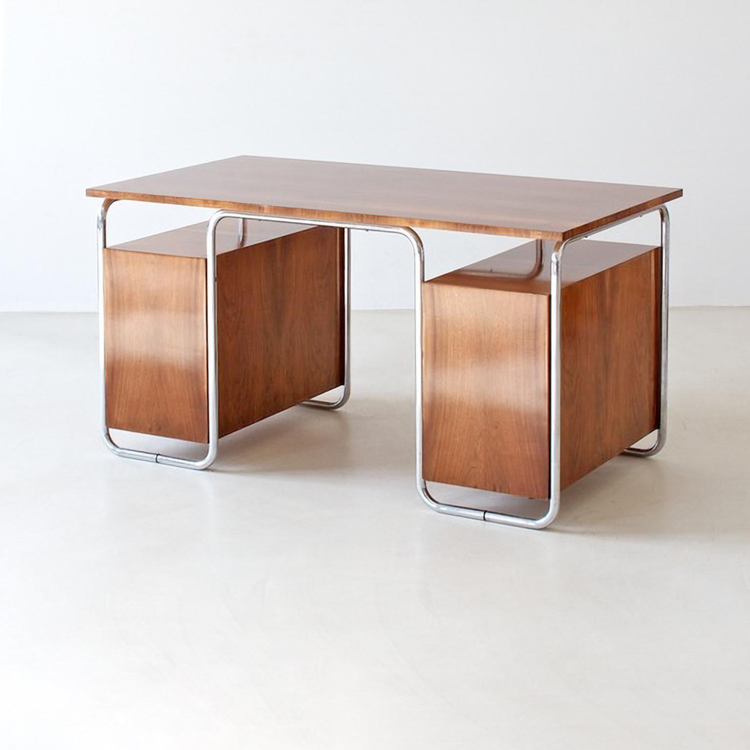 Escritorio modernista de acero tubular, acero cromado, chapado en nogal, ca. 1935 Chapado en venta