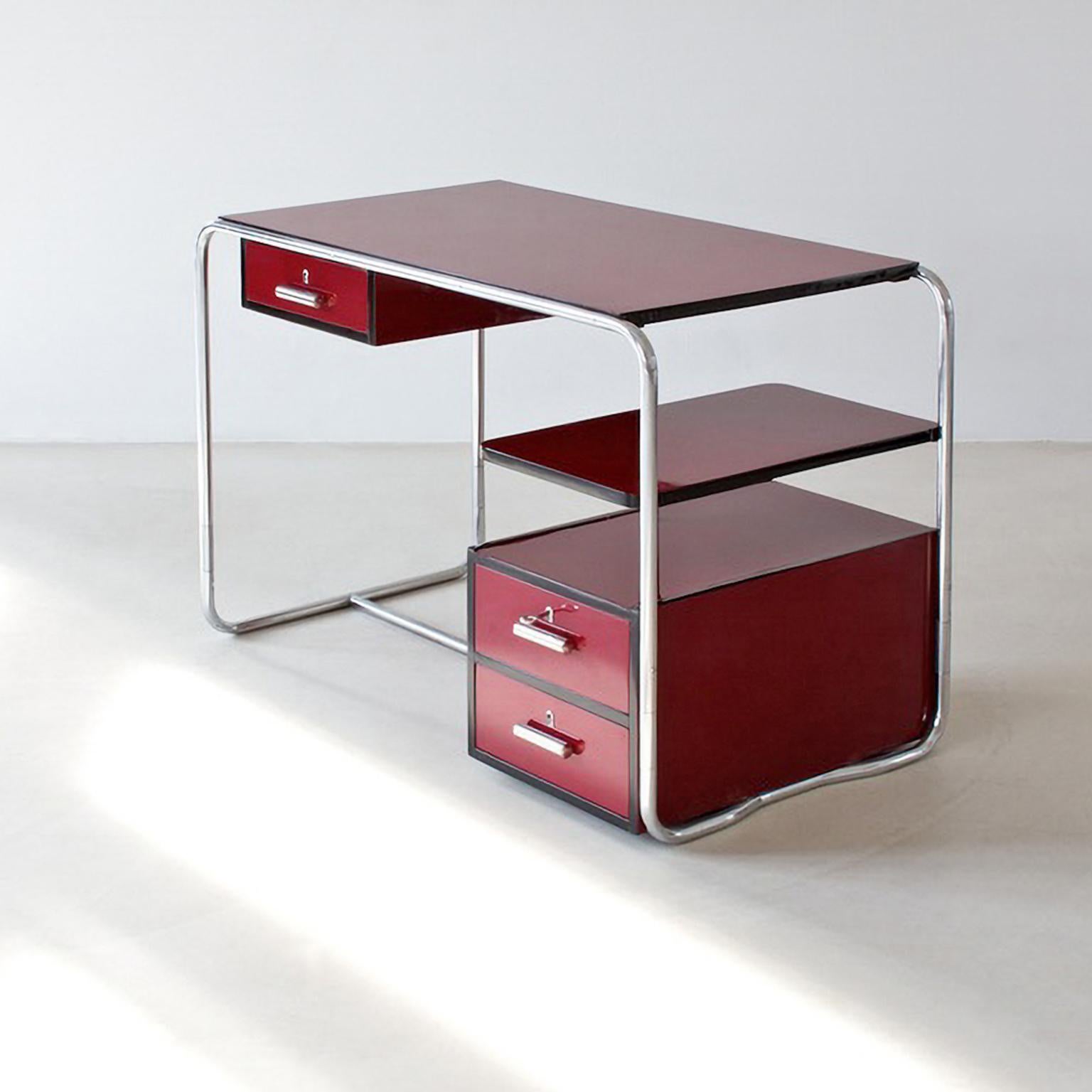 Modernist Tubular Steel Desk, Glossy Lacquered Wood, Plated Metal, Customizable In Good Condition For Sale In Berlin, DE