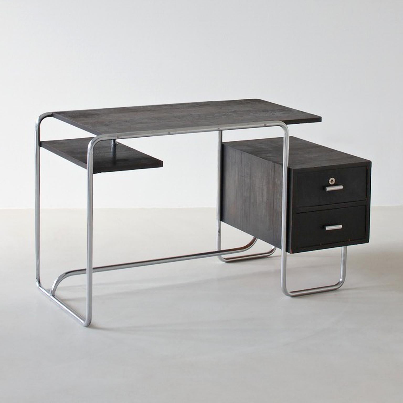 Modernist tubular steel desk model PS 10, stained wood, chromium plated metal, c. 1930. The wood finish can be customized.

This desk is restored on request, delivery time 8-10 weeks.