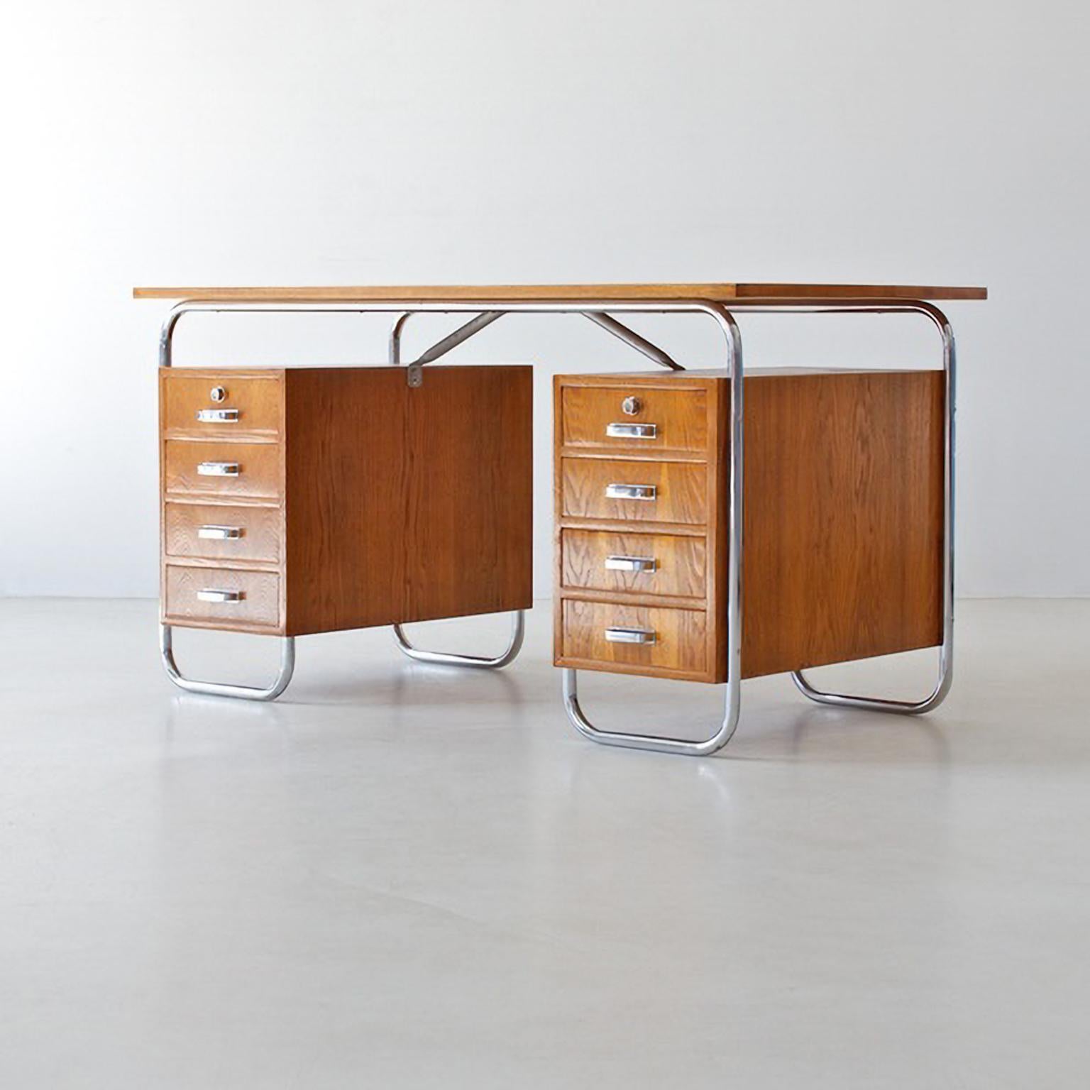 Modernistischer Schreibtisch aus Stahlrohr mit 2 Schubladen, verchromtes Metall, Eichenholzfurnier (Moderne) im Angebot