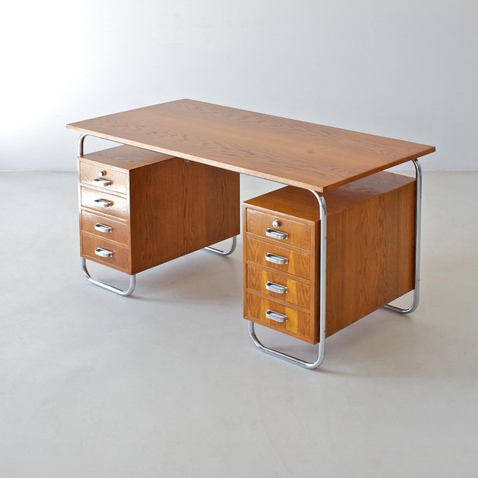 Modernistischer Schreibtisch aus Stahlrohr mit 2 Schubladen, verchromtes Metall, Eichenholzfurnier im Zustand „Gut“ im Angebot in Berlin, DE