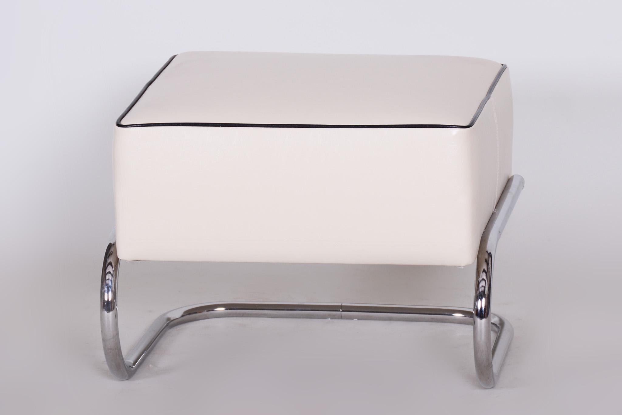 Modernist Bauhaus - Art Deco chrome tabouret.
Completely restored, new upholstery and leather.
Maker: Slezák Company
Source Czechia
Period: 1930-1939.