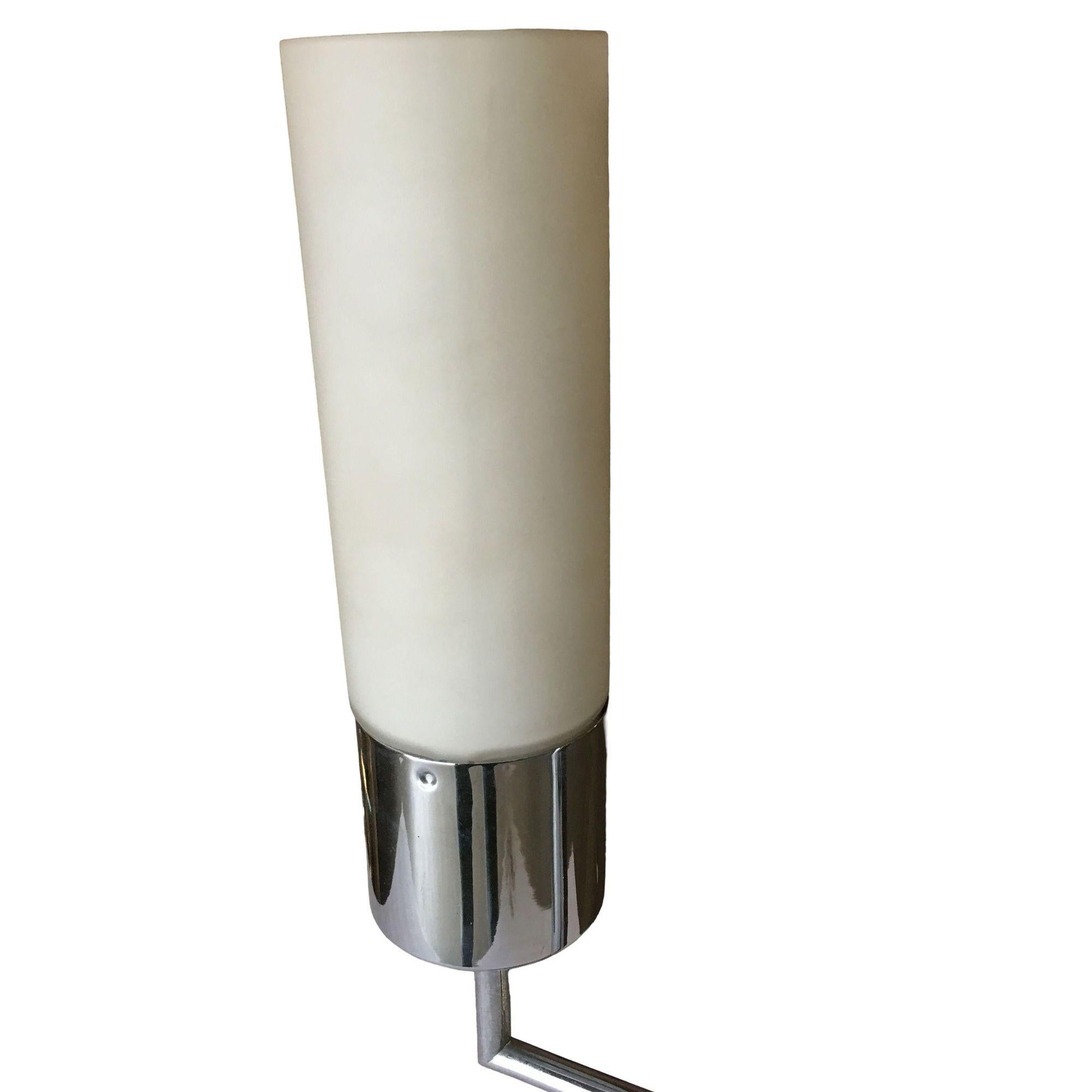 Acier Lampe de table moderniste à deux cylindres chromés en vente