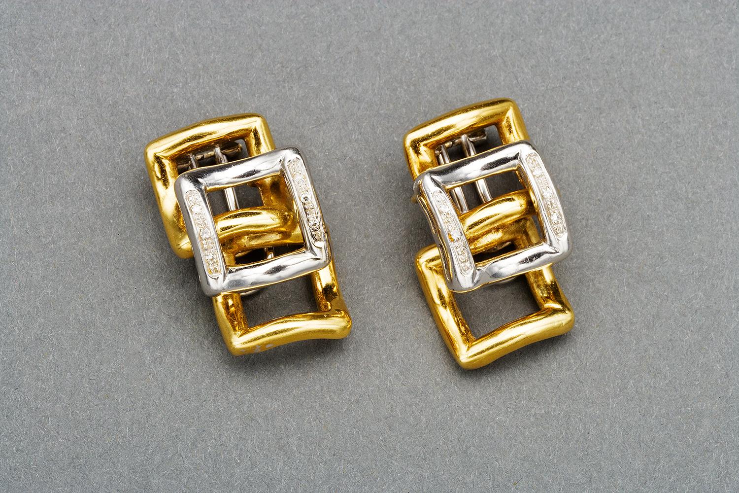 Moderniste Boucles d'oreilles modernistes bicolores en or 18 carats et diamants, Italie, 1970 en vente