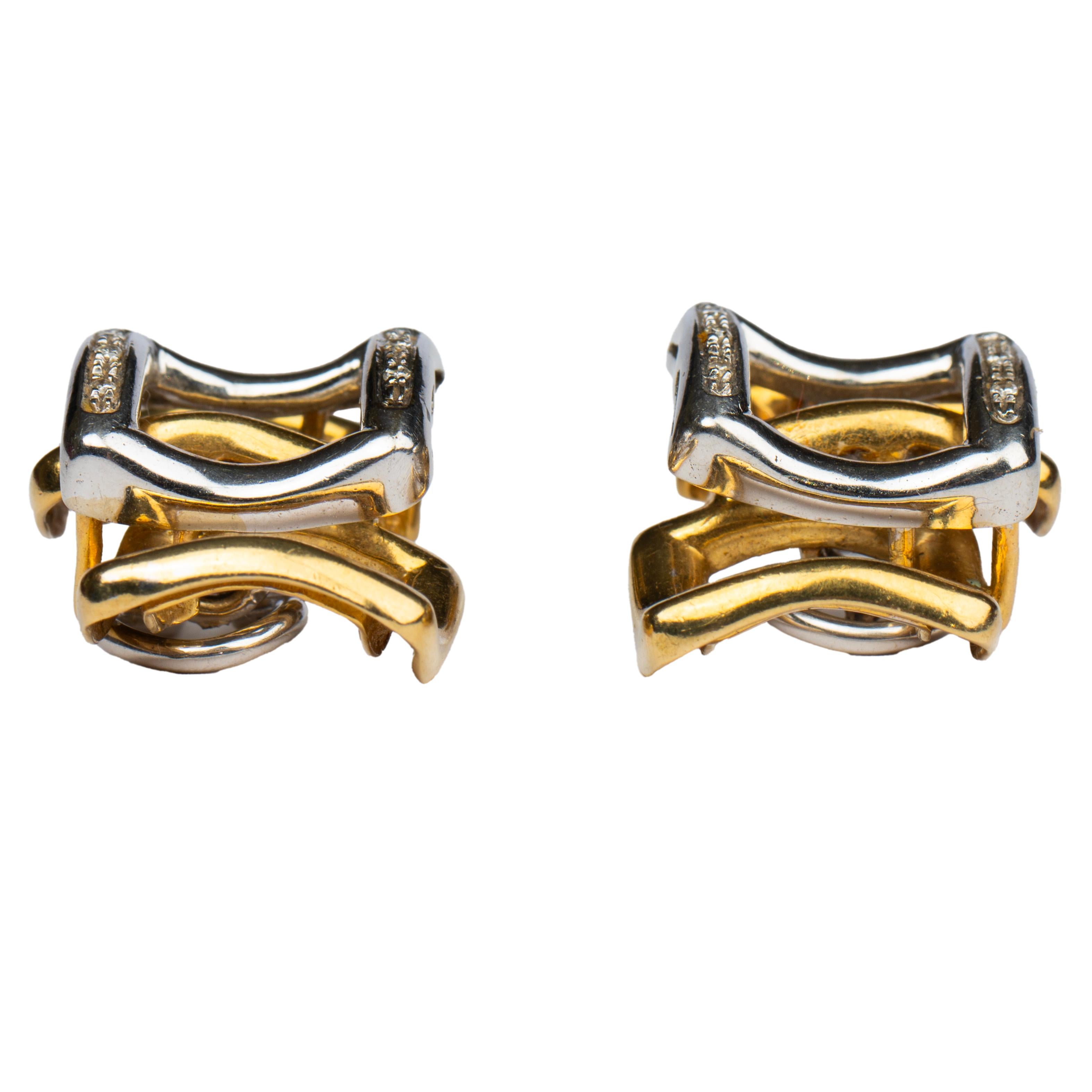 Modernist Two-color 18k Gold and Diamond Earrings, Italy, 1970s For Sale 1