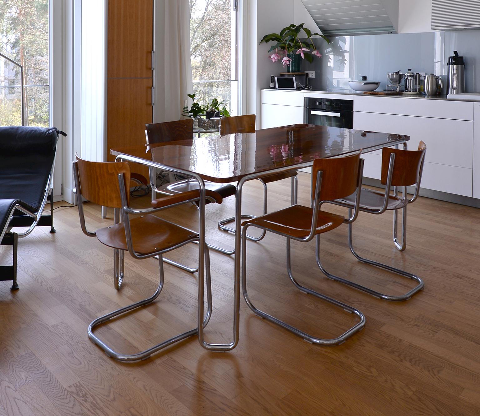 XXIe siècle et contemporain Table moderniste ultra-mince, acier chromé, bois plaqué, personnalisable en vente