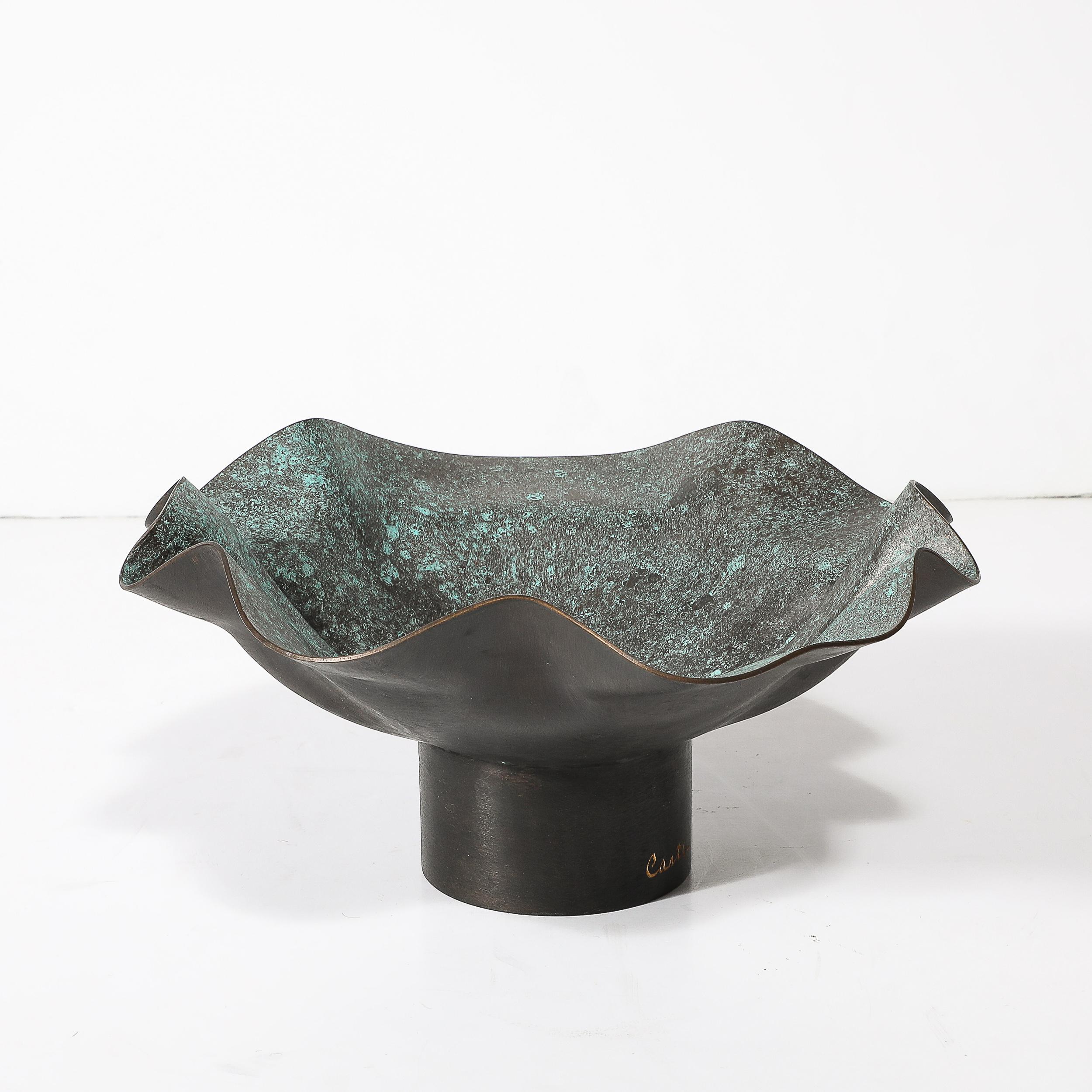 Cuenco modernista ondulado de bronce patinado y esmalte firmado Wendell Castle Moderno en venta