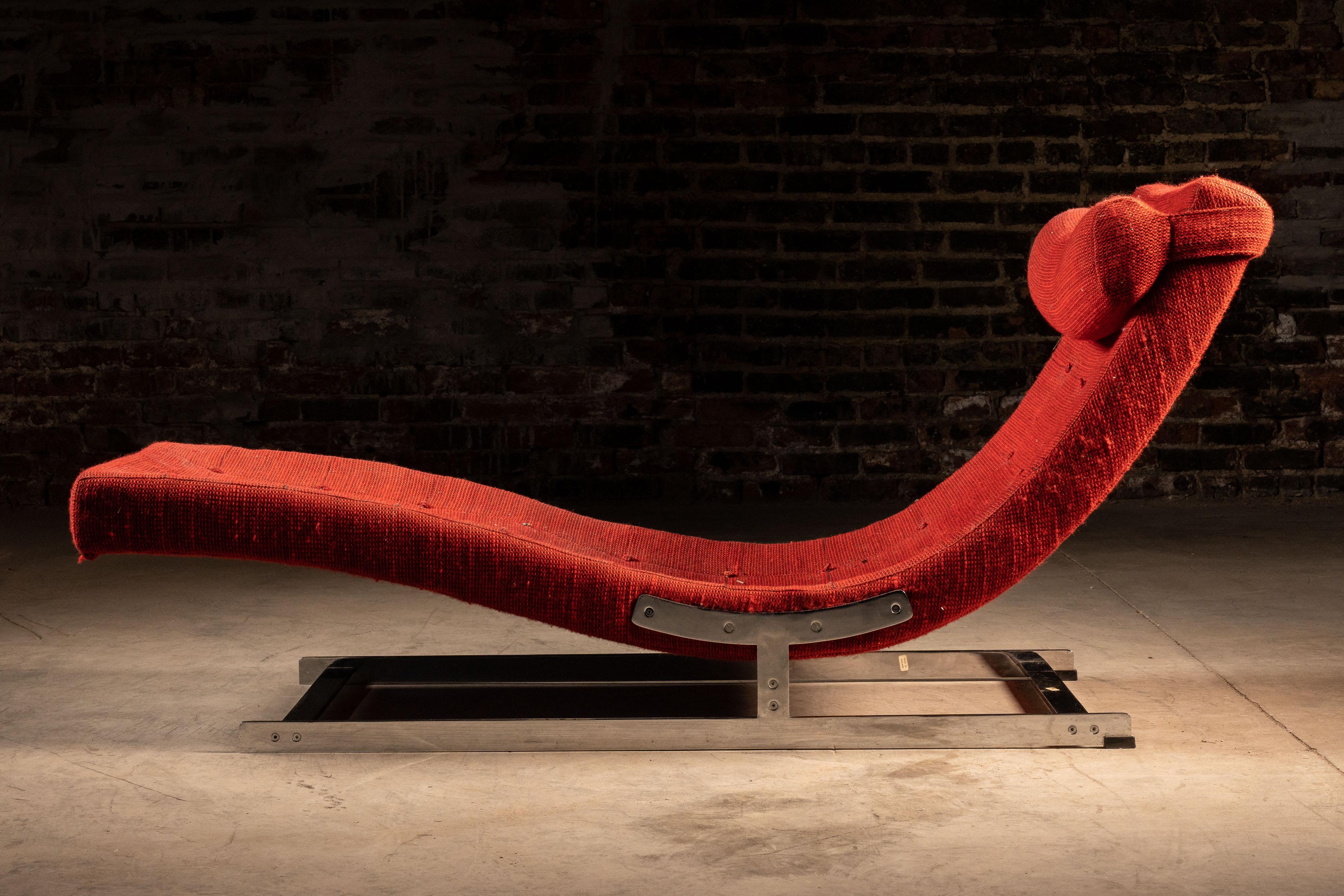 Tumbona tapizada modernista en rojo Tela en venta