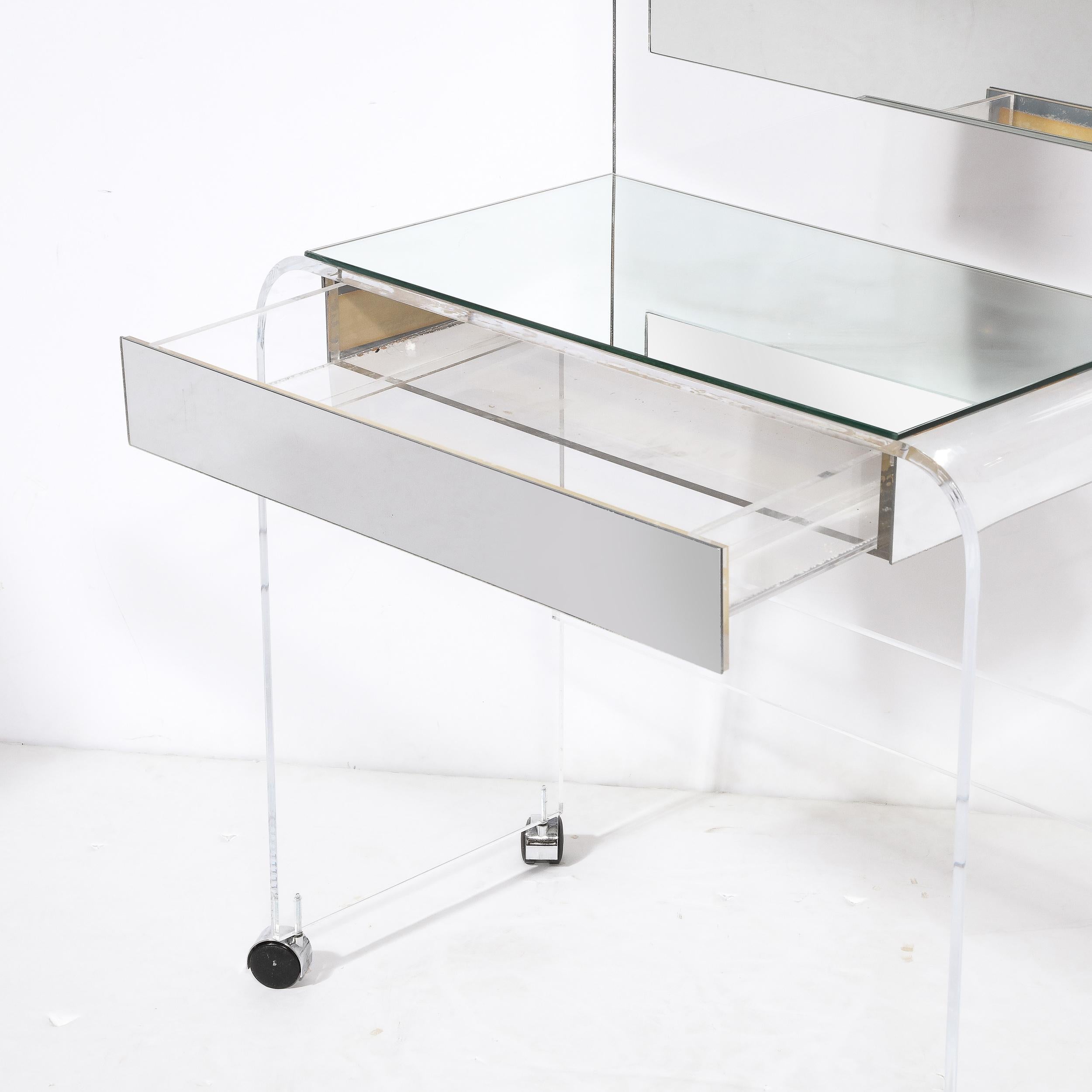 Modernist Vanity Table in Lucite & Mirrored Glass In Excellent Condition For Sale In New York, NY